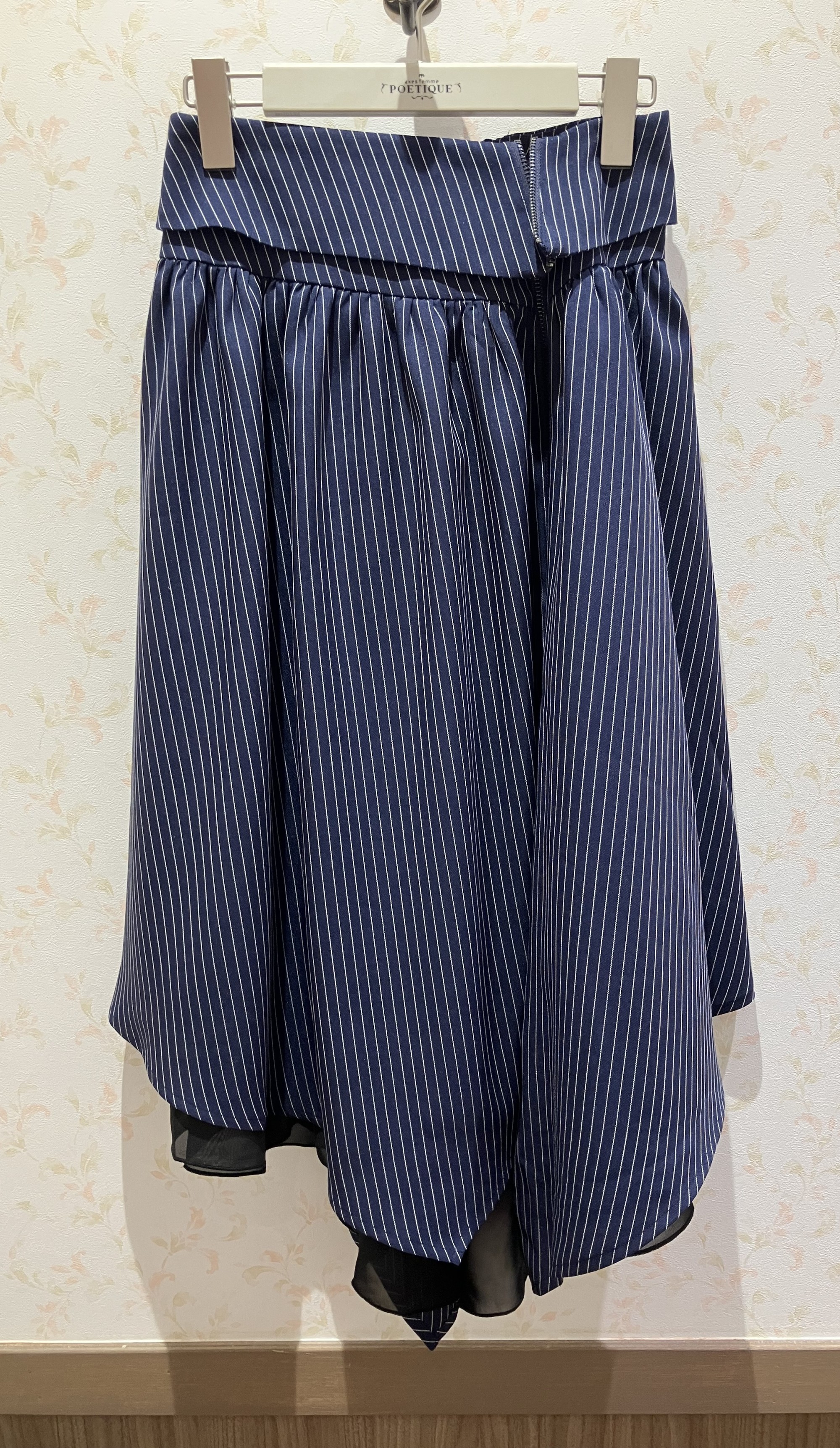 〘折り返しデザインが目を惹く〙イレヘムスカート