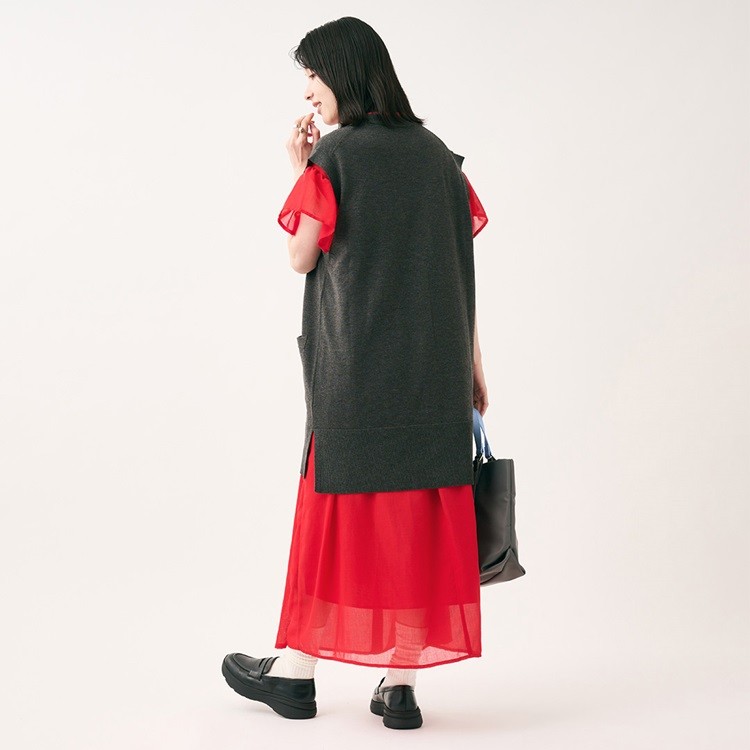 ON、OFF使えるニットのジレ