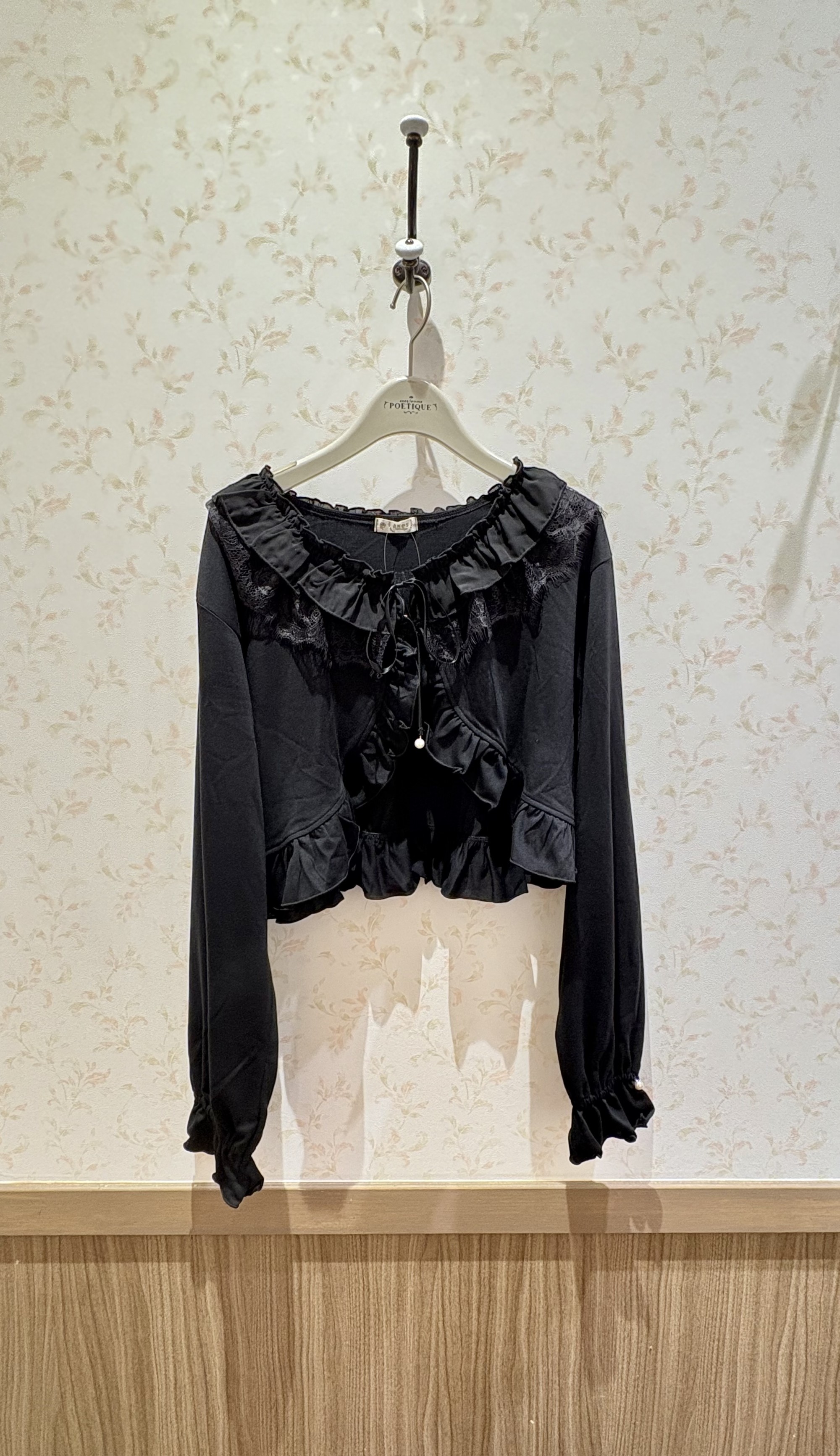 上品な雰囲気を纏う、UVカット機能付きのカットソーボレロ