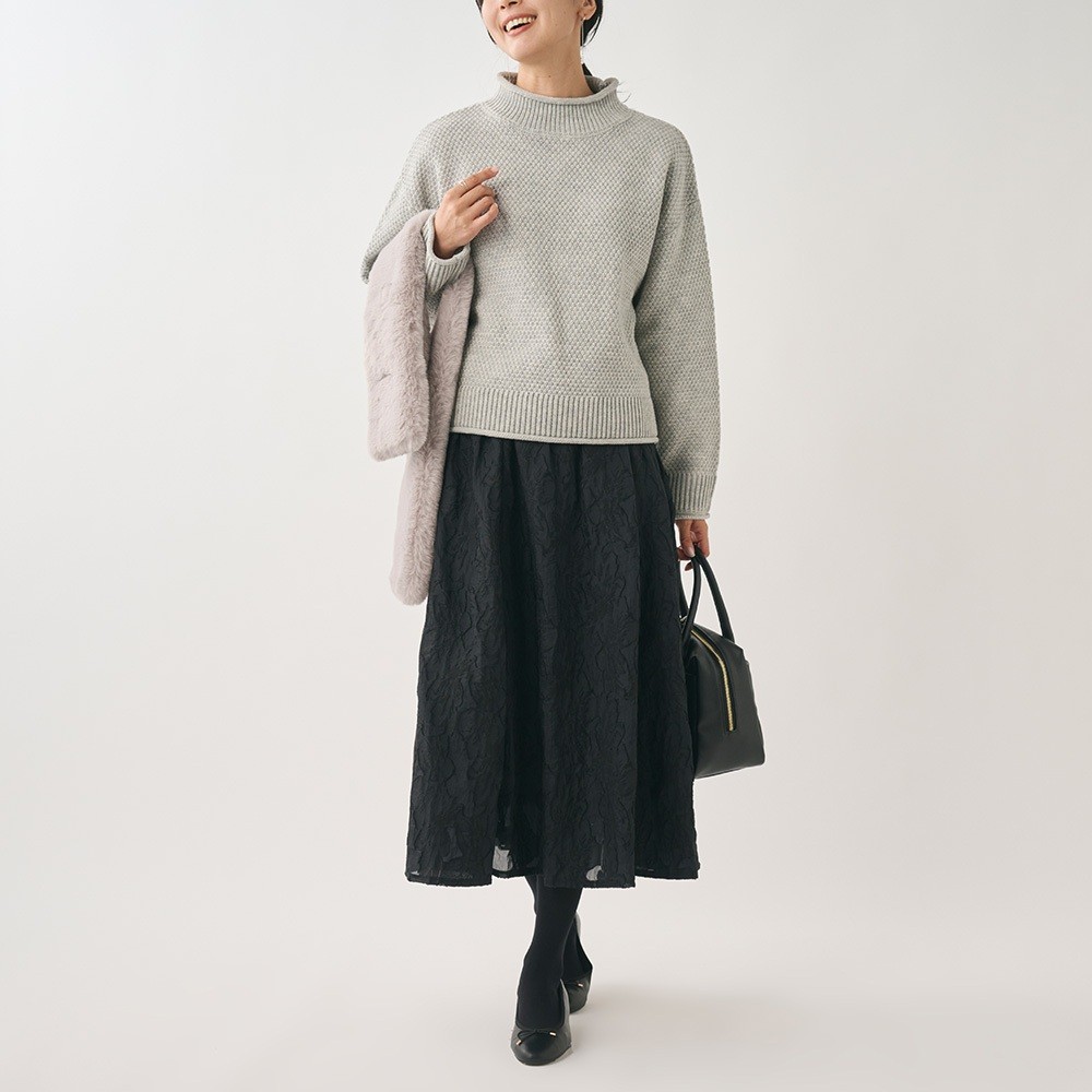 小顔効果も！ロールネックカノコ編みニットトップス