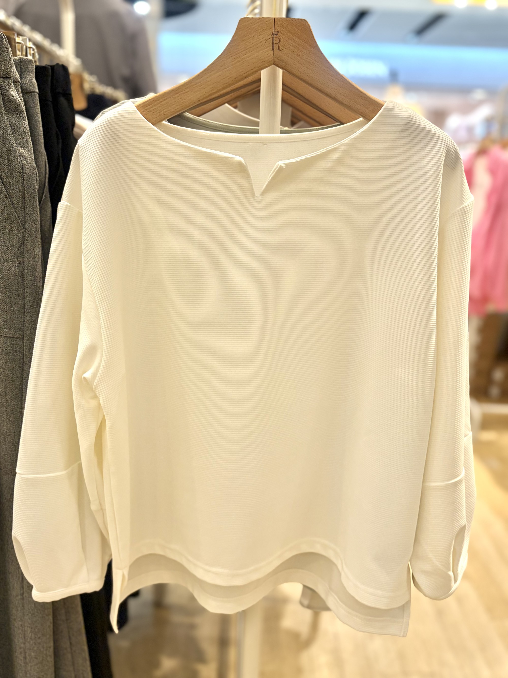 【きれい見えと快適さを両立する】オンオフ万能カットソー。 