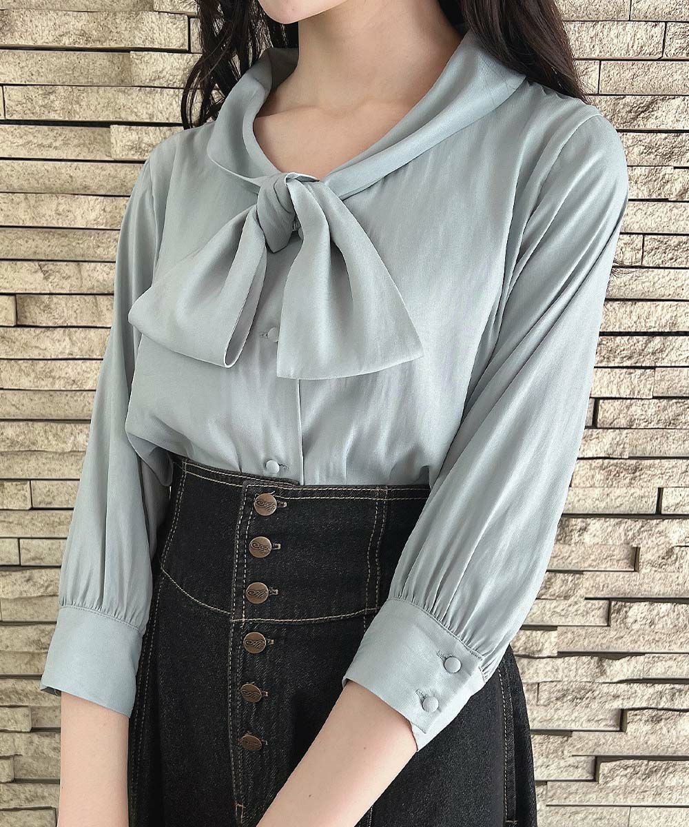ショールカラーとボウタイがとびきりクラシカルなブラウス🌷