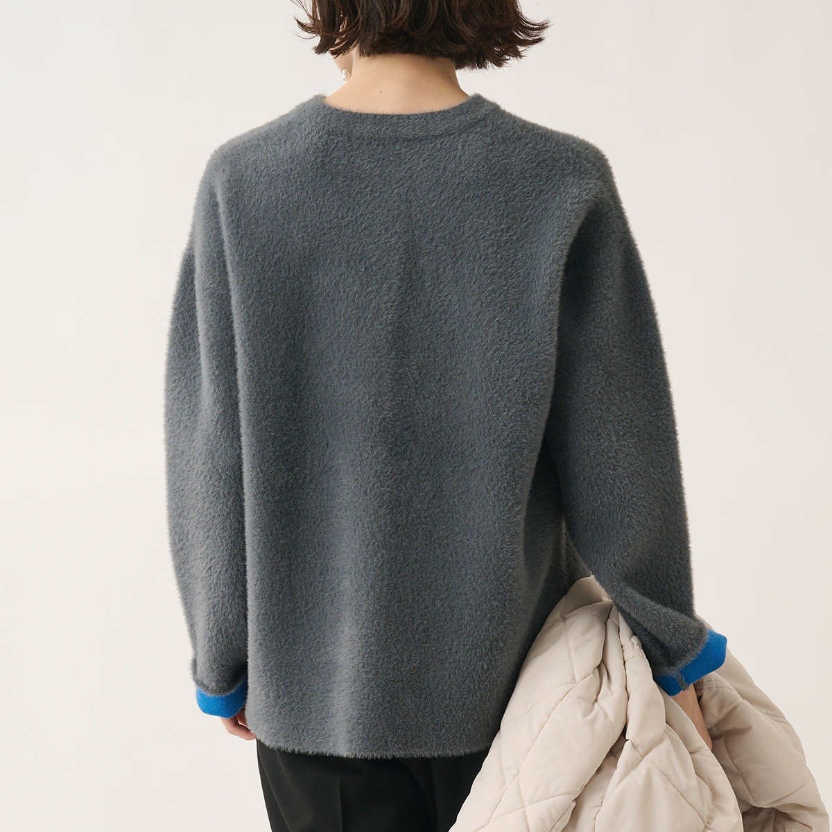 ライトアウターとしても活躍！ バイカラーニットカーデ