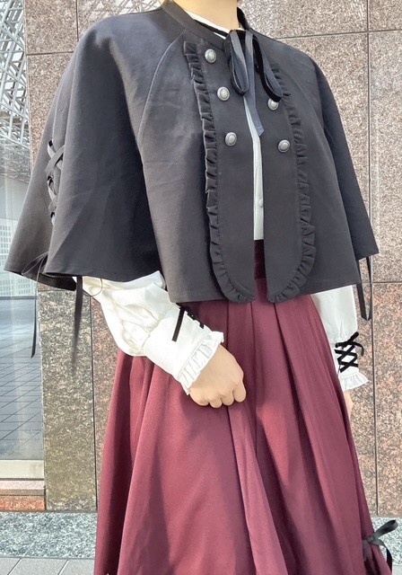 春先まで使えるクラシカルなケープ