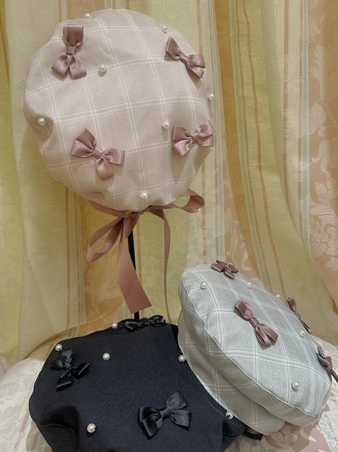 後ろ姿もガーリーにできるベレー帽