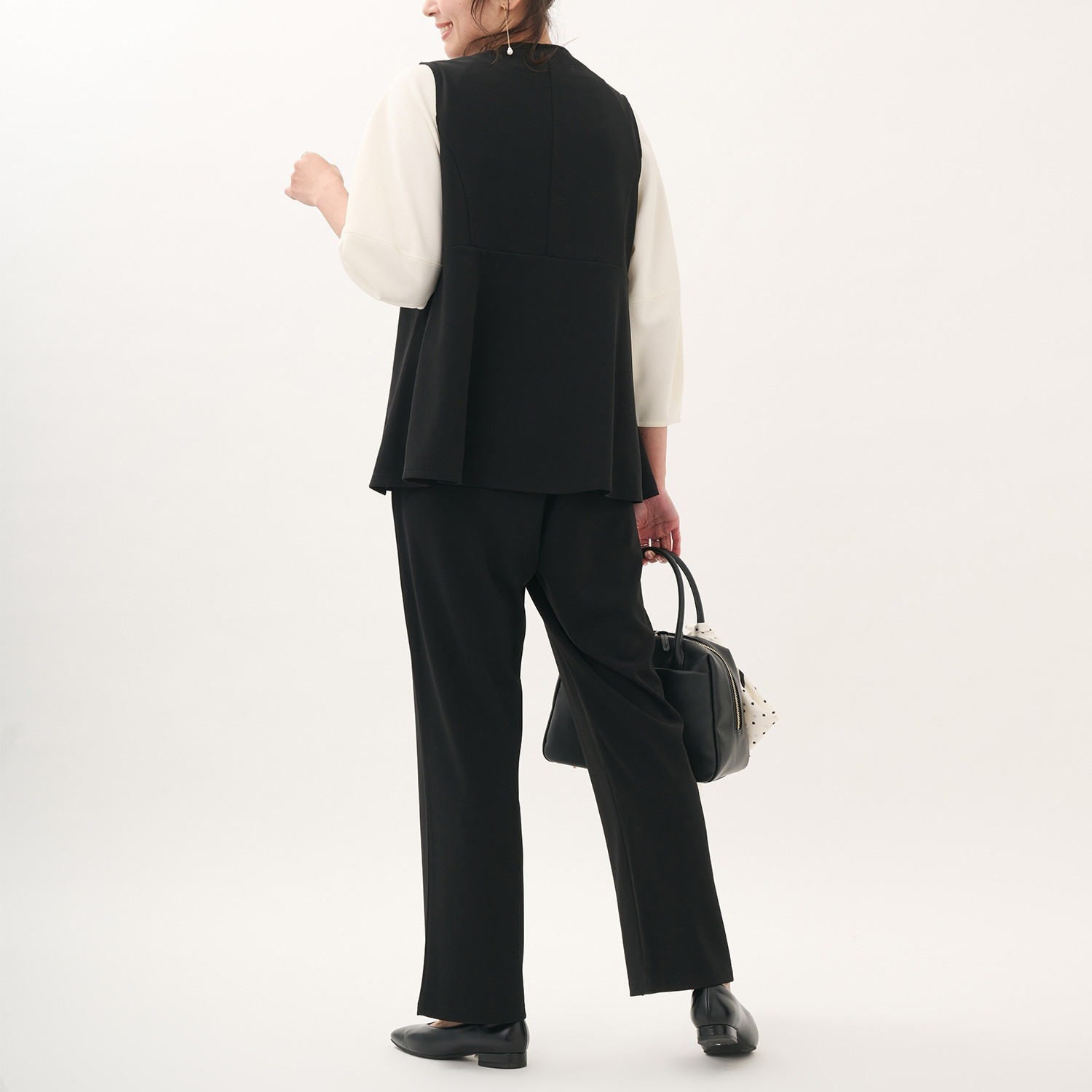 「きちんと」なのに、驚くほどラク。ストレッチが効いた高機能セットアップ