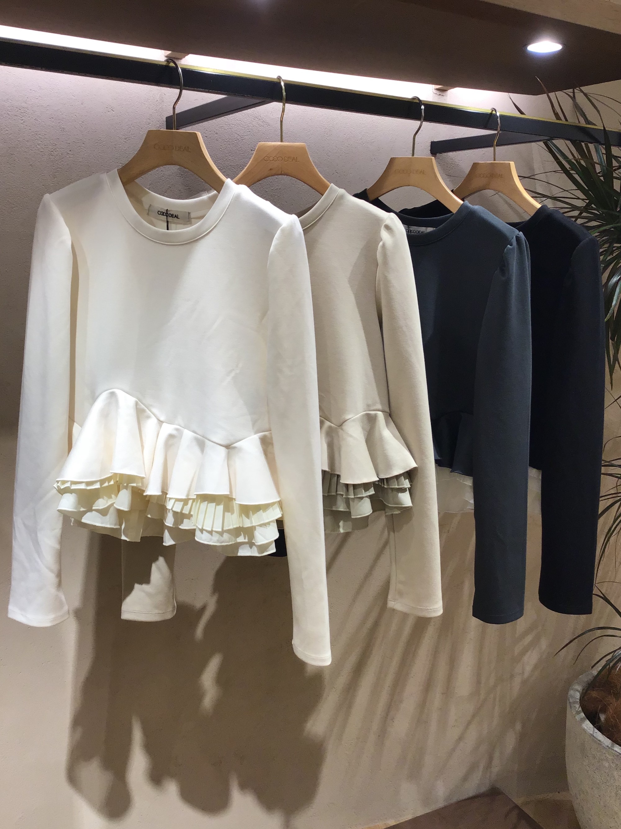 【新作入荷✨】ランダムフリルペプラムトップス