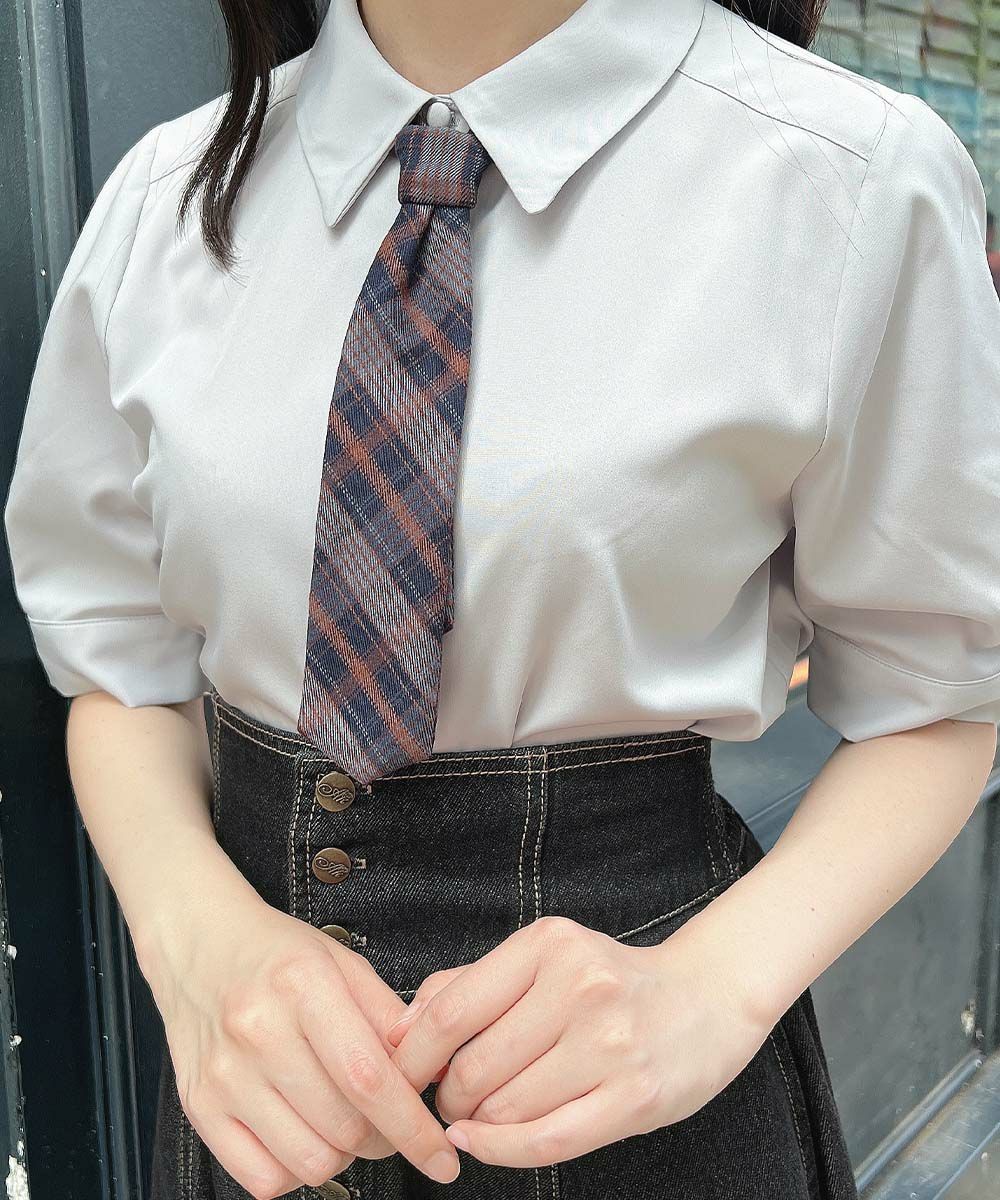 タータンチェックのネクタイが目を惹くシャツ👔