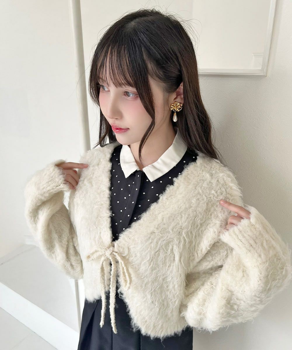 思わず触りたくなるようなふわふわ素材のニットボレロ💐
