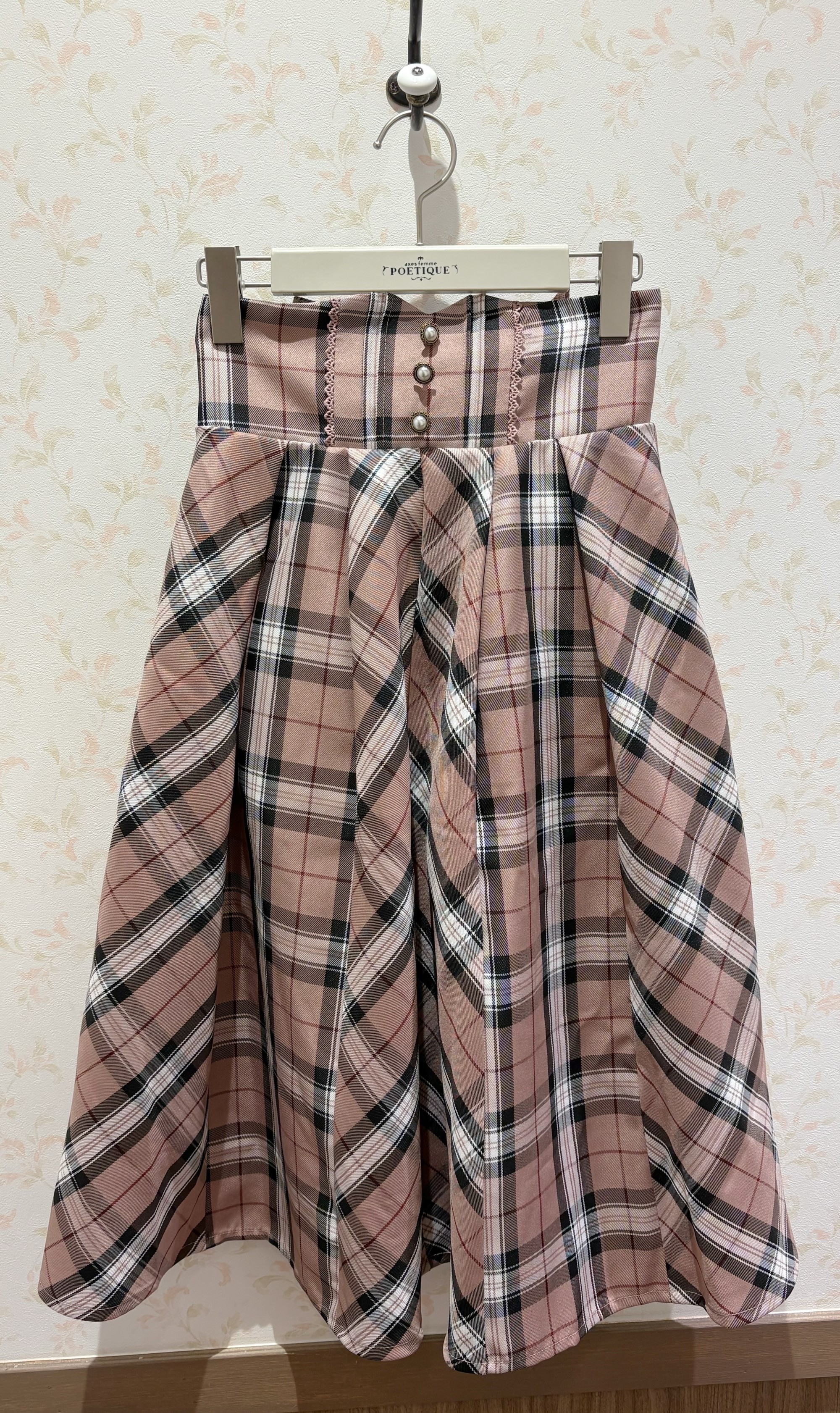 〘フリルサスがかわいい〙スカート