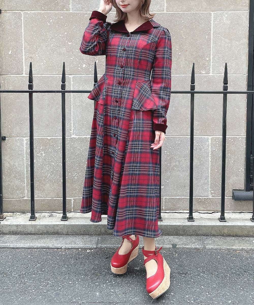 ペプラムシルエットがとびきりクラシカルなチェックワンピース👗