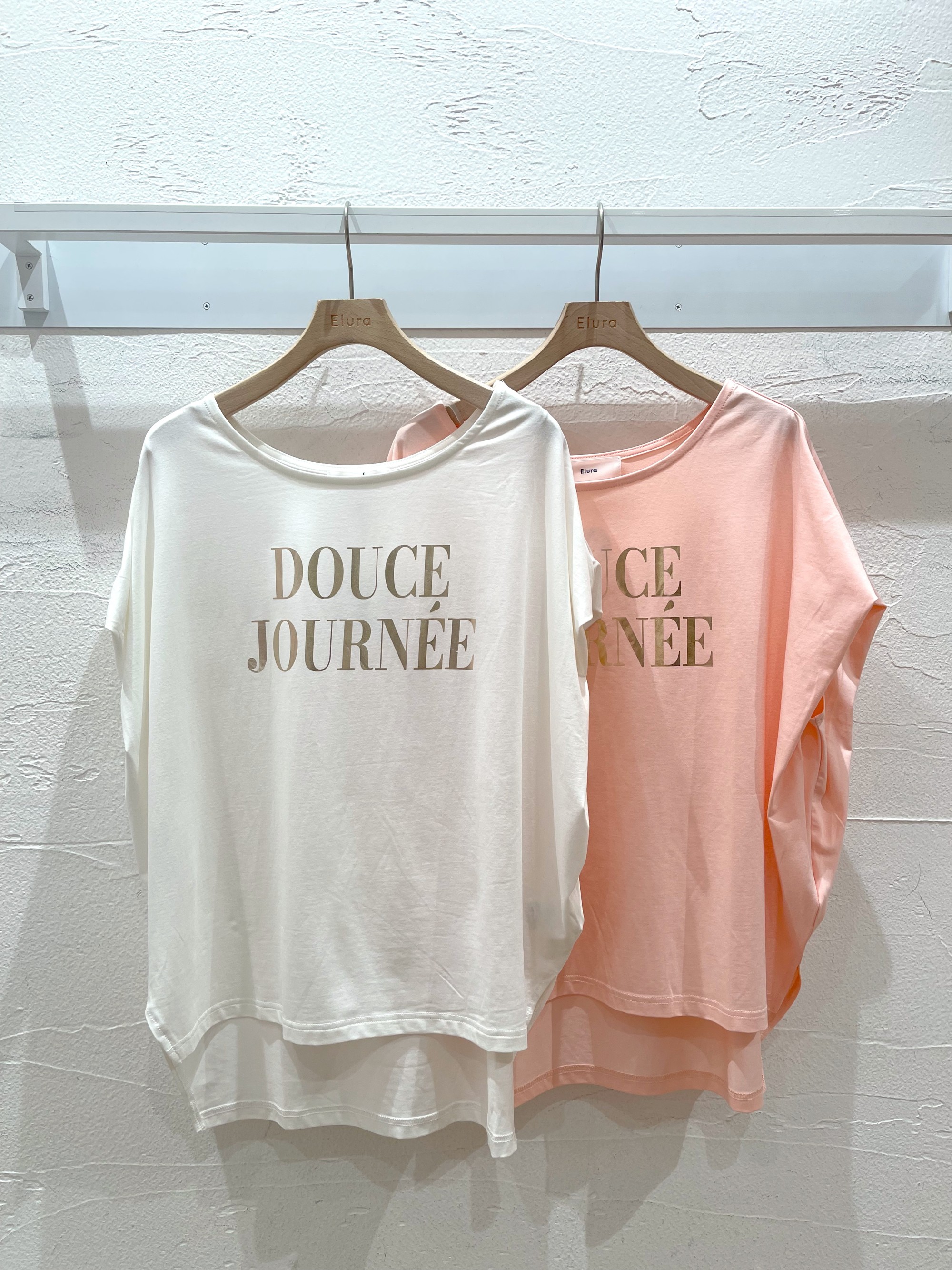《Elura》骨格ロゴTシャツ