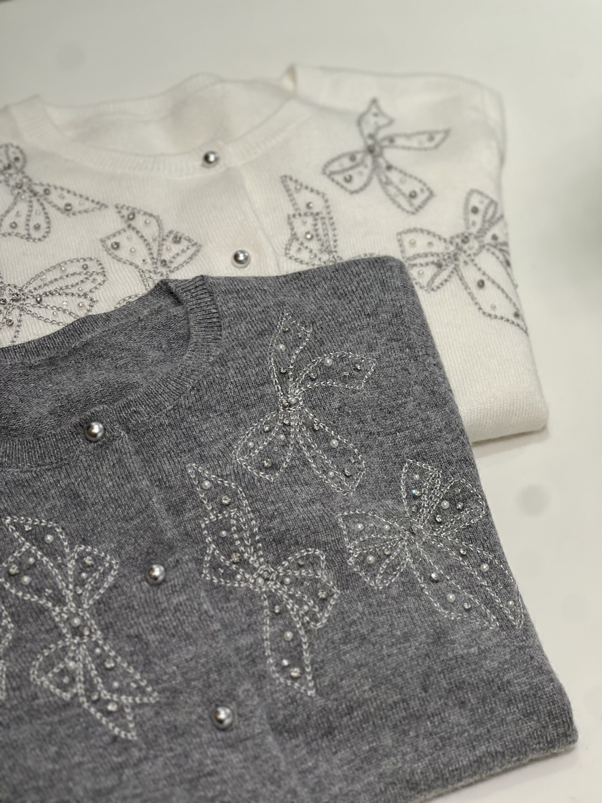 リボンモチーフ刺繍ニットカーディガン