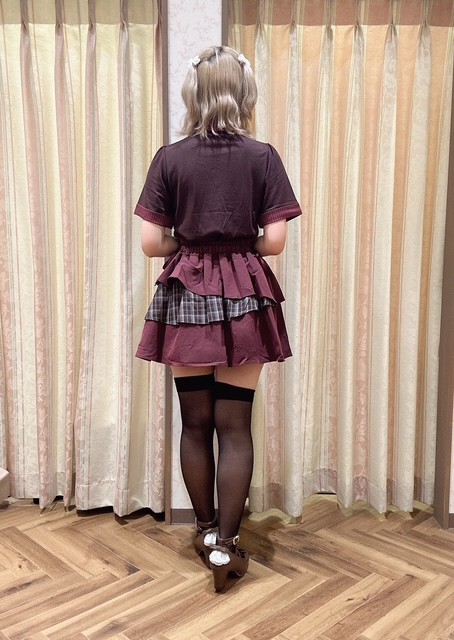 大人っぽいワインカラーのガーリーコーデ