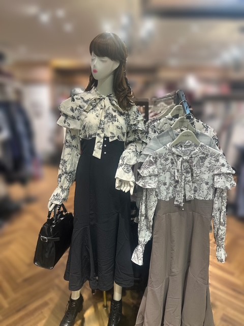 シンプルな綺麗め大人ワンピース