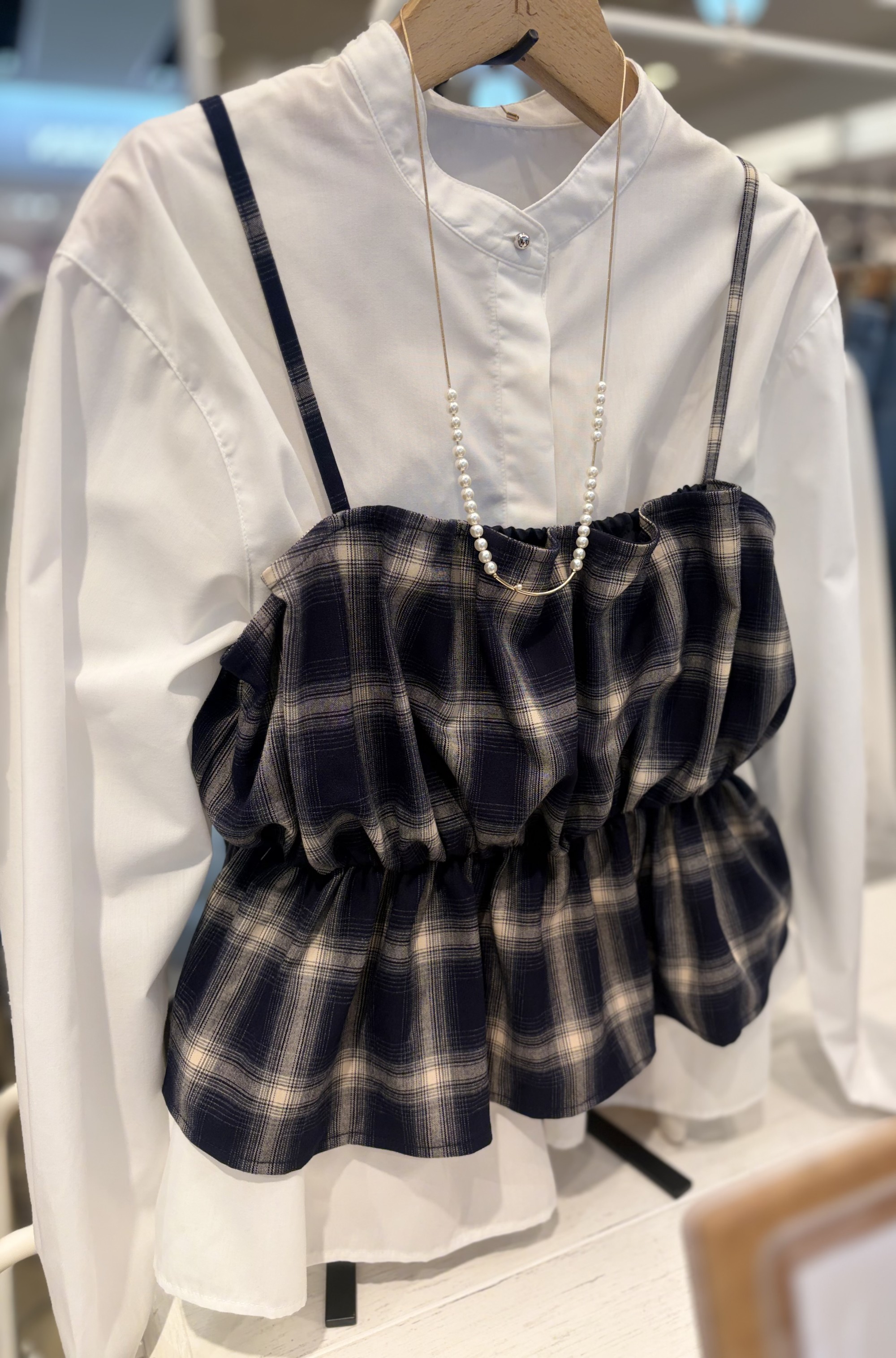 【いつものシャツやニットにプラス】レイヤードビスチェ