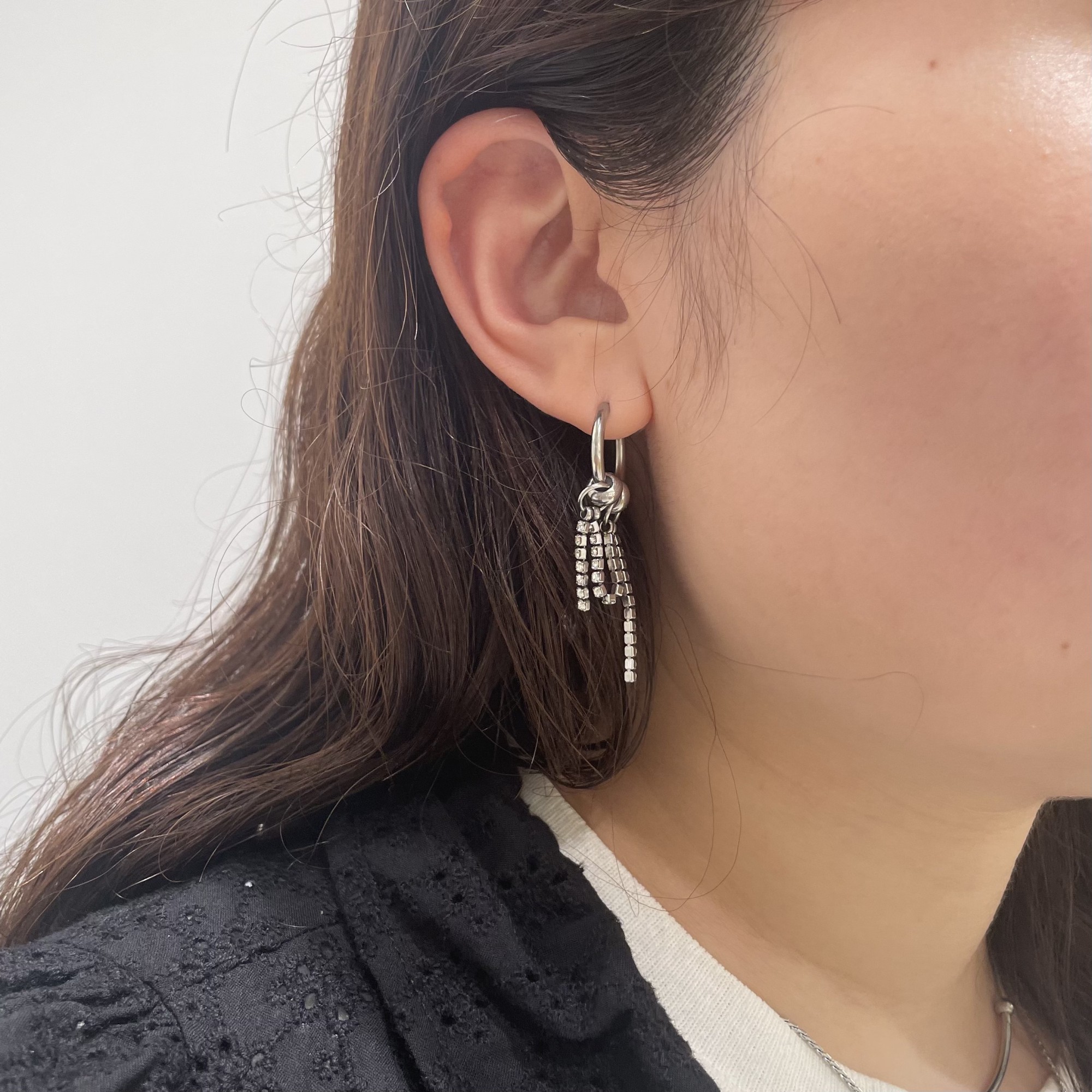 【個性的が好きな方にぴったり！ビジューピアス🩶】