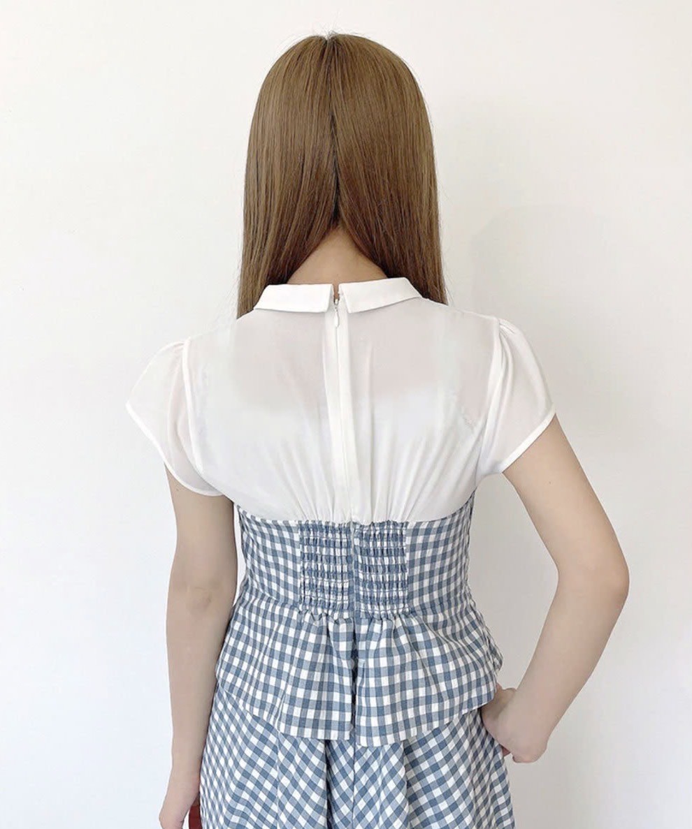 50’sを思わせるクラシカルなフィット&フレアーのシルエットが特別感溢れるワンピース