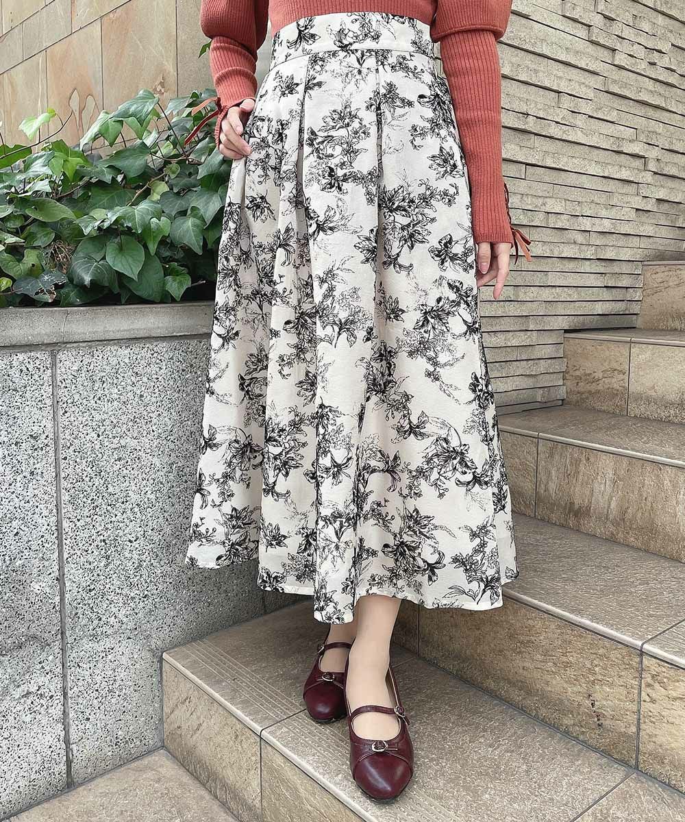 フロッキーの繊細な花柄がクラシカルなスカート💐