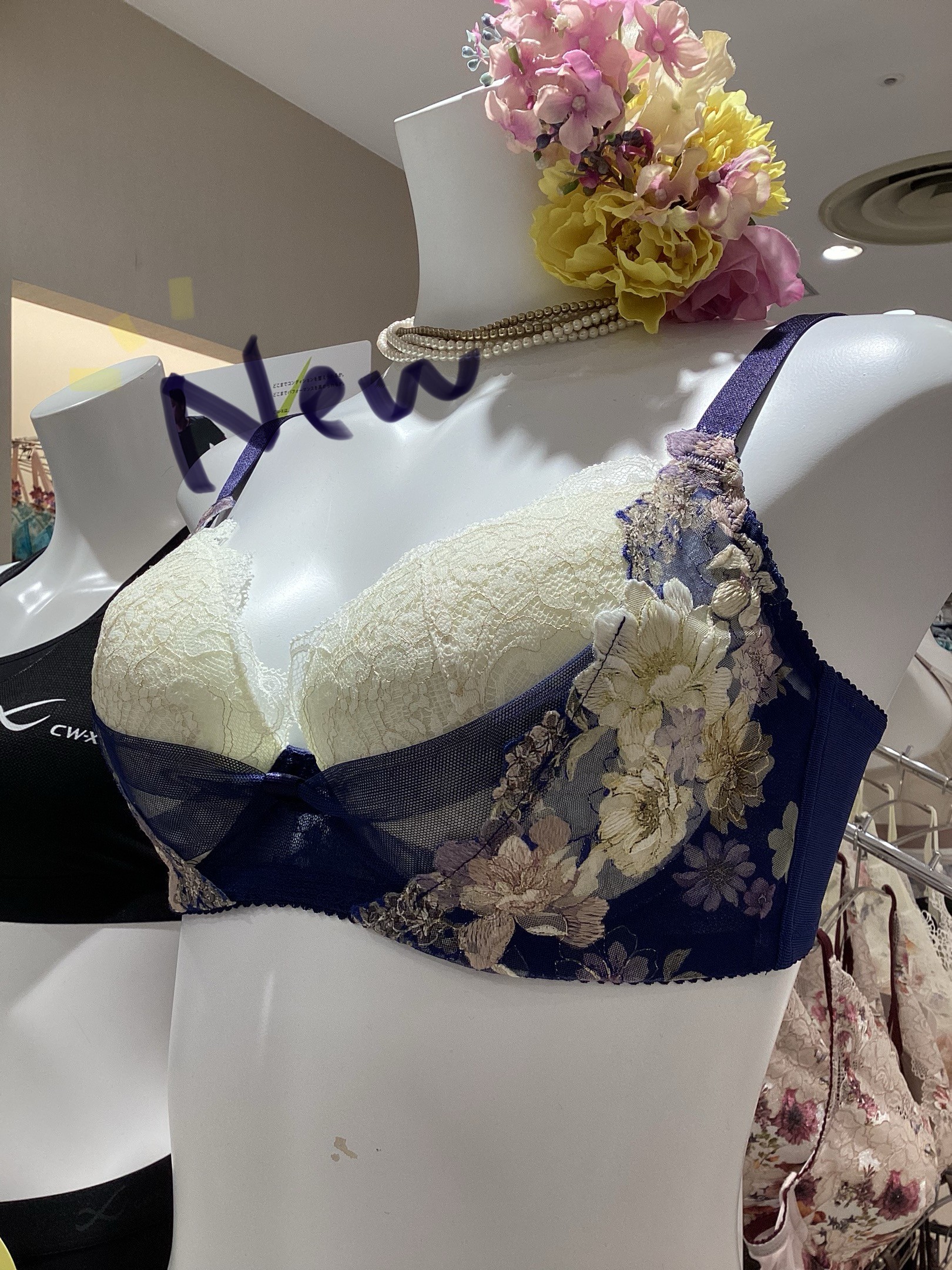 《NEW》谷間メイク💙💛