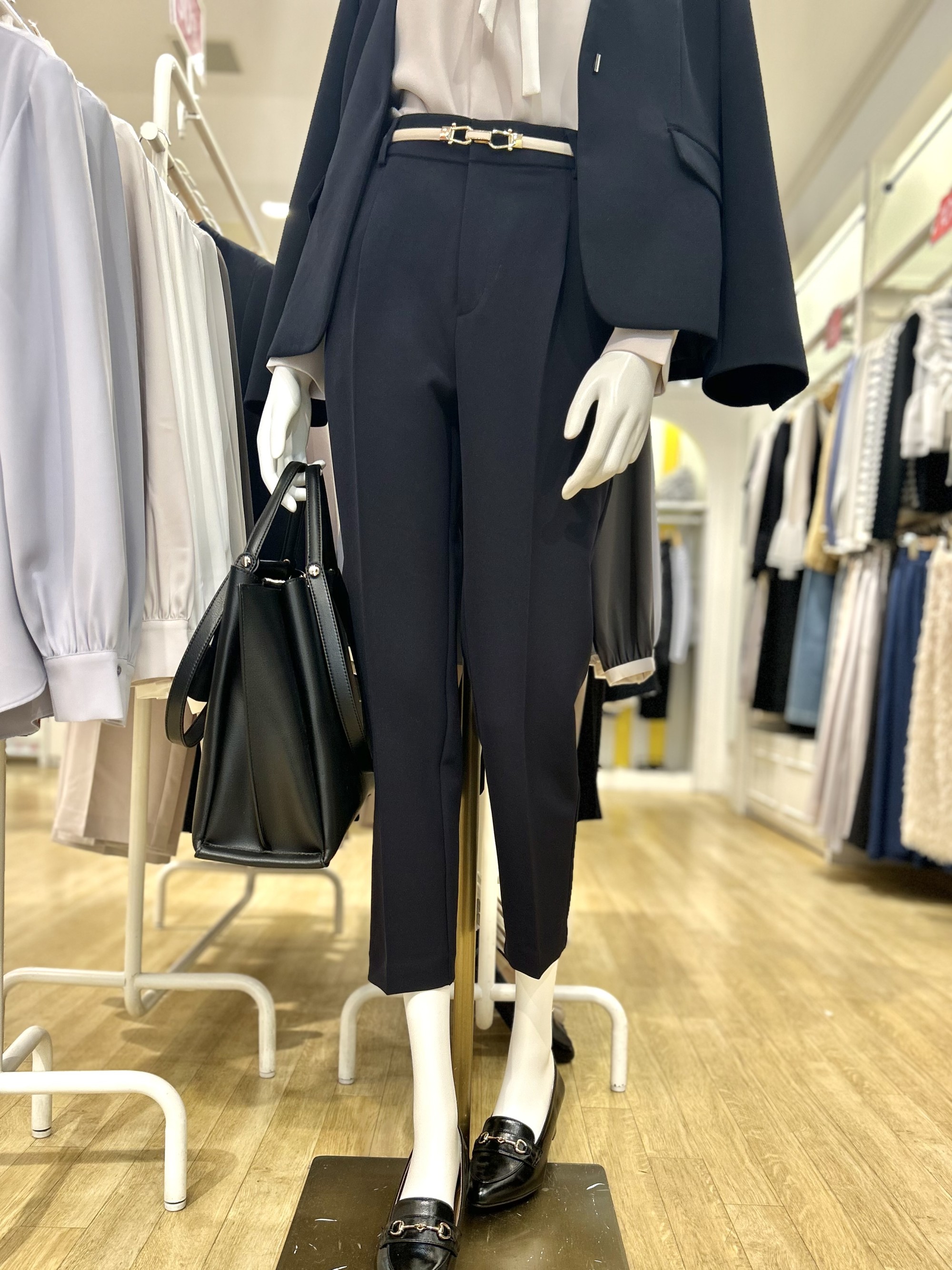 【大人気なストレッチシリーズ】お仕事に！テーパードパンツ