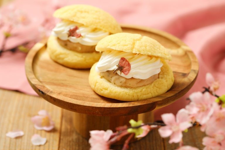 黄金のメロンパン』の春限定商品！】『黄金の桜メロンサンド』をはじめ  