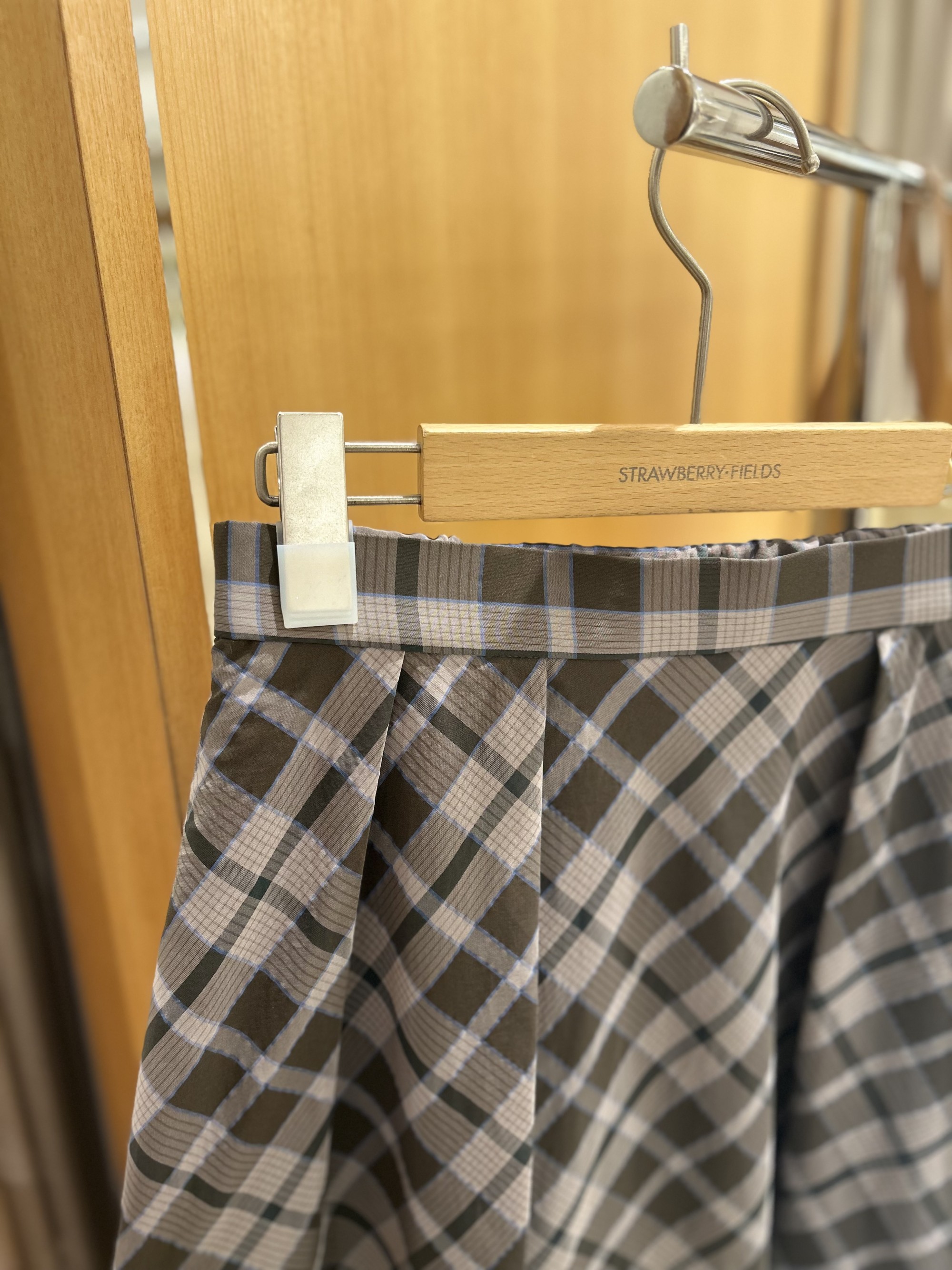 今の季節にぴったりチェックのスカート