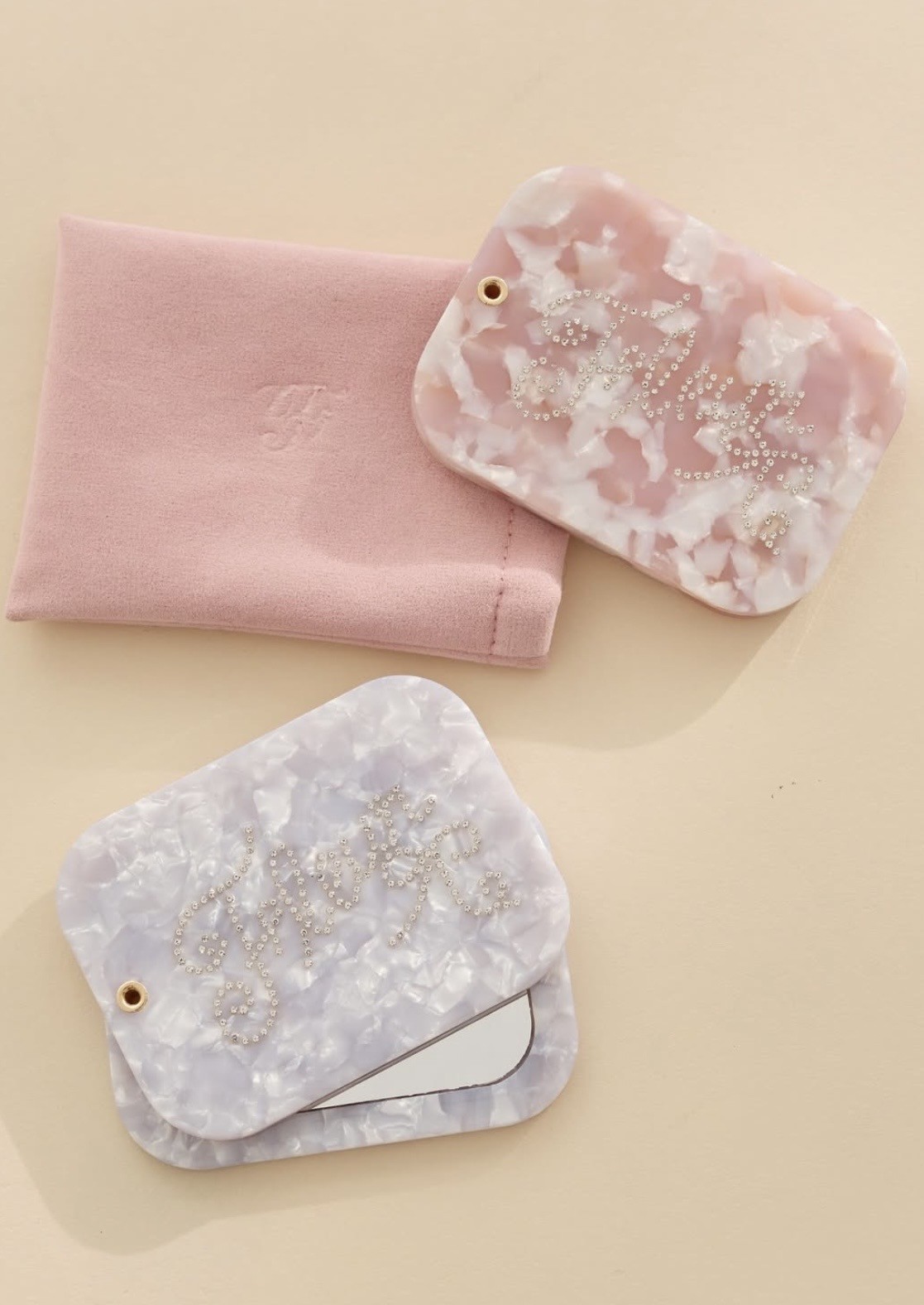 華やかで高級感あふれるミラーとコームが新登場♪