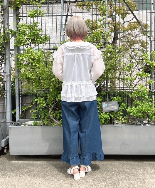 やわらかな風をまとったような軽やか初夏スタイル