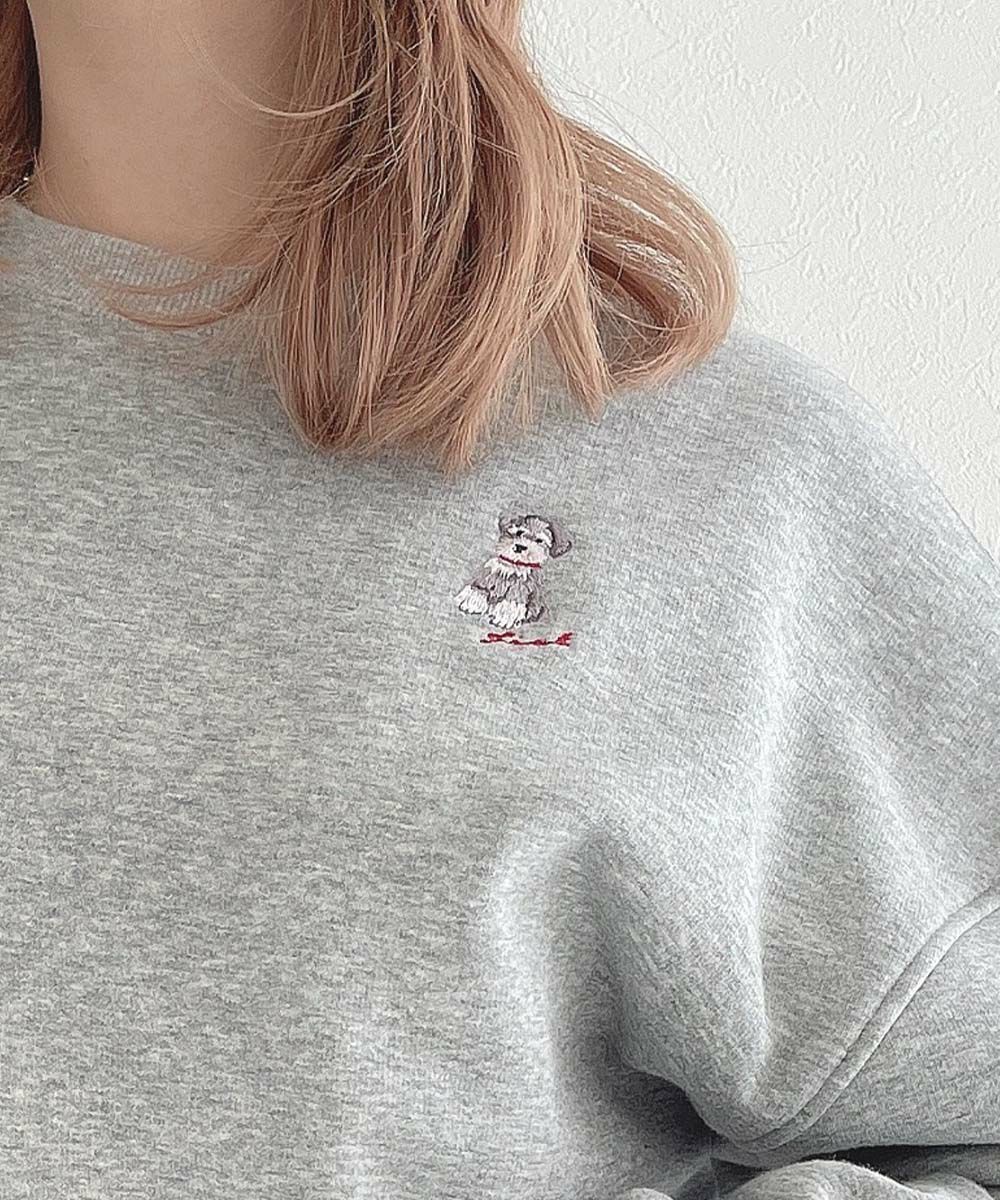 愛らしいシュナウザーの刺繍をあしらったスウェット♡