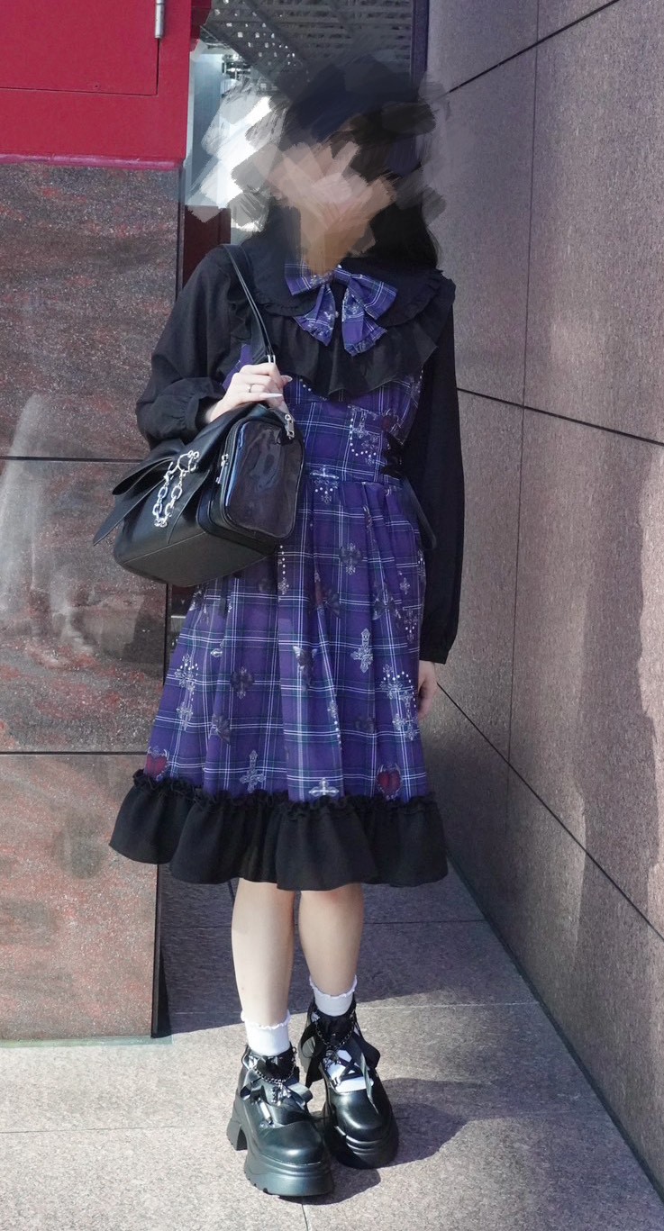 〘お揃いのチェック柄がかわいい〙ちょっぴりダークなクリスマスコーデ