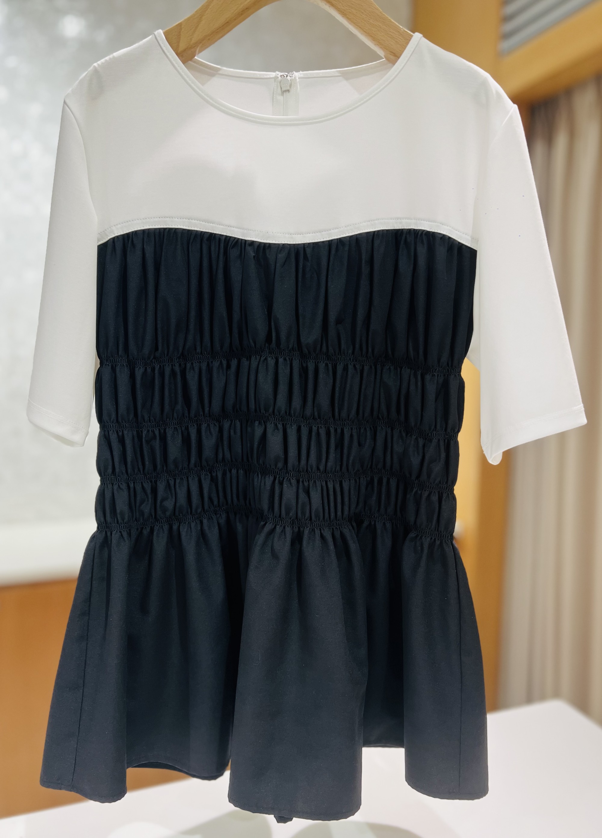 新作のトップスです！
