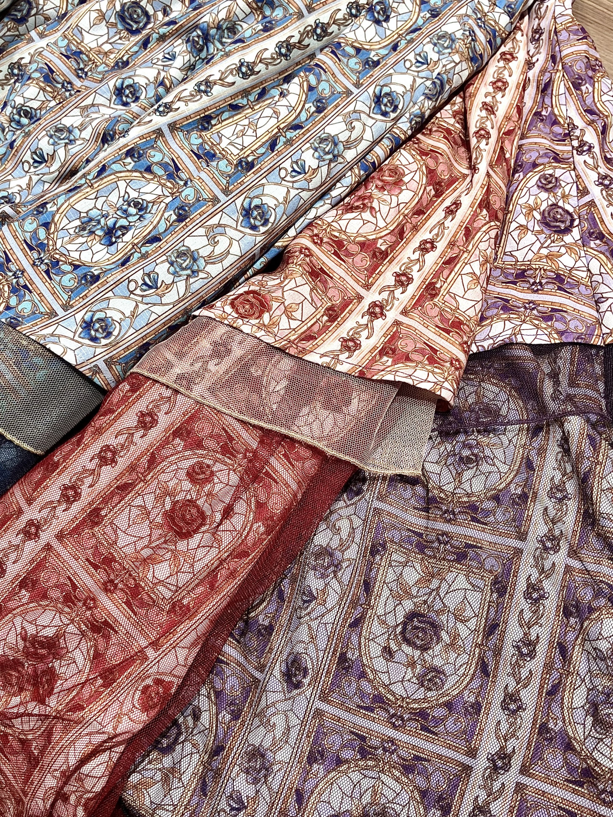 《華やかなステンドグラス柄で冬の主役に》大注目のスカート