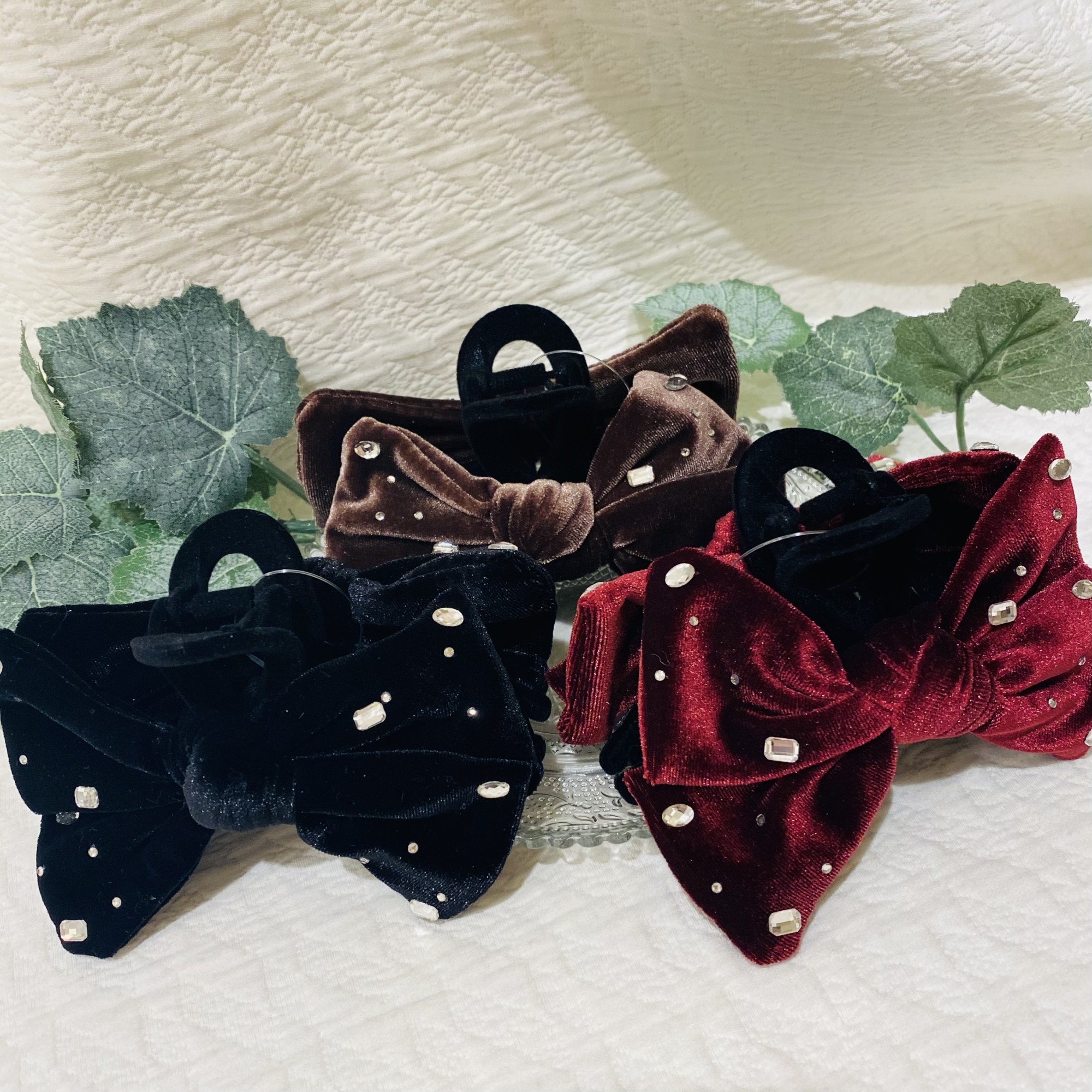🎀新作アイテム🎀ビジュー付きベロアリボンバンス✨