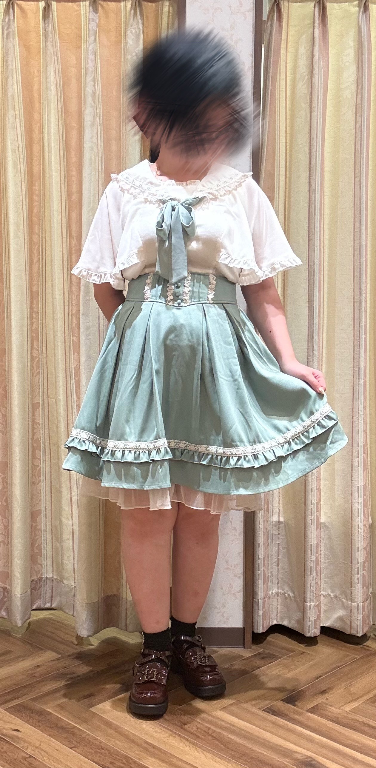 涼やかな夏のクラシカルコーデ