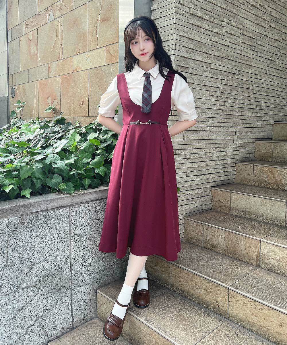 ウエストのチェーンビット使いがコーデを引き締めてくれるジャンスカ🎀