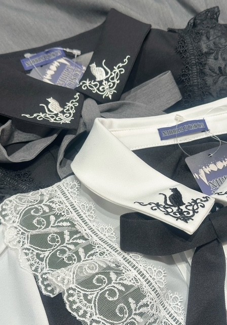 猫モチーフの制服風ワンピース