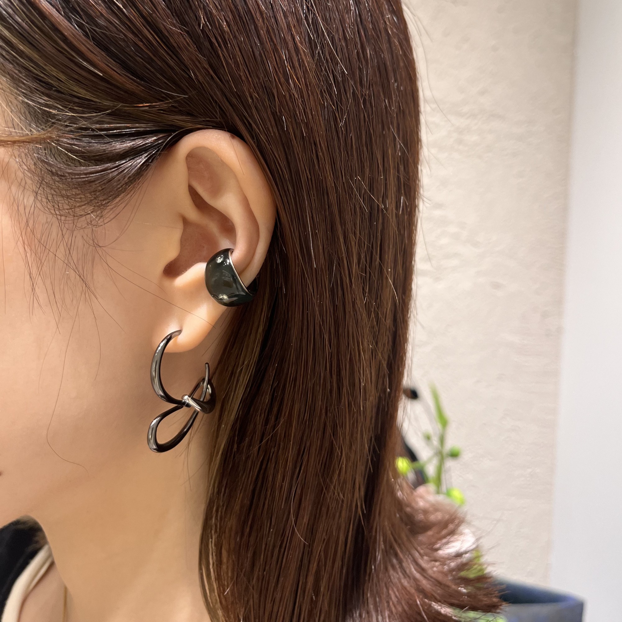 【🩶👂🏻スタッフおすすめ耳元ブラックコーデ👂🏻🩶】