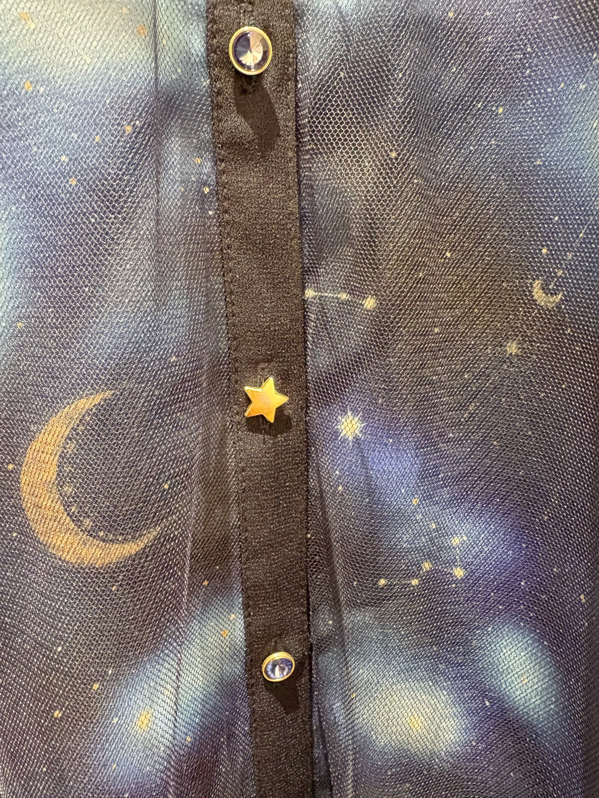 〘冬の夜空が広がる〙ワンピース