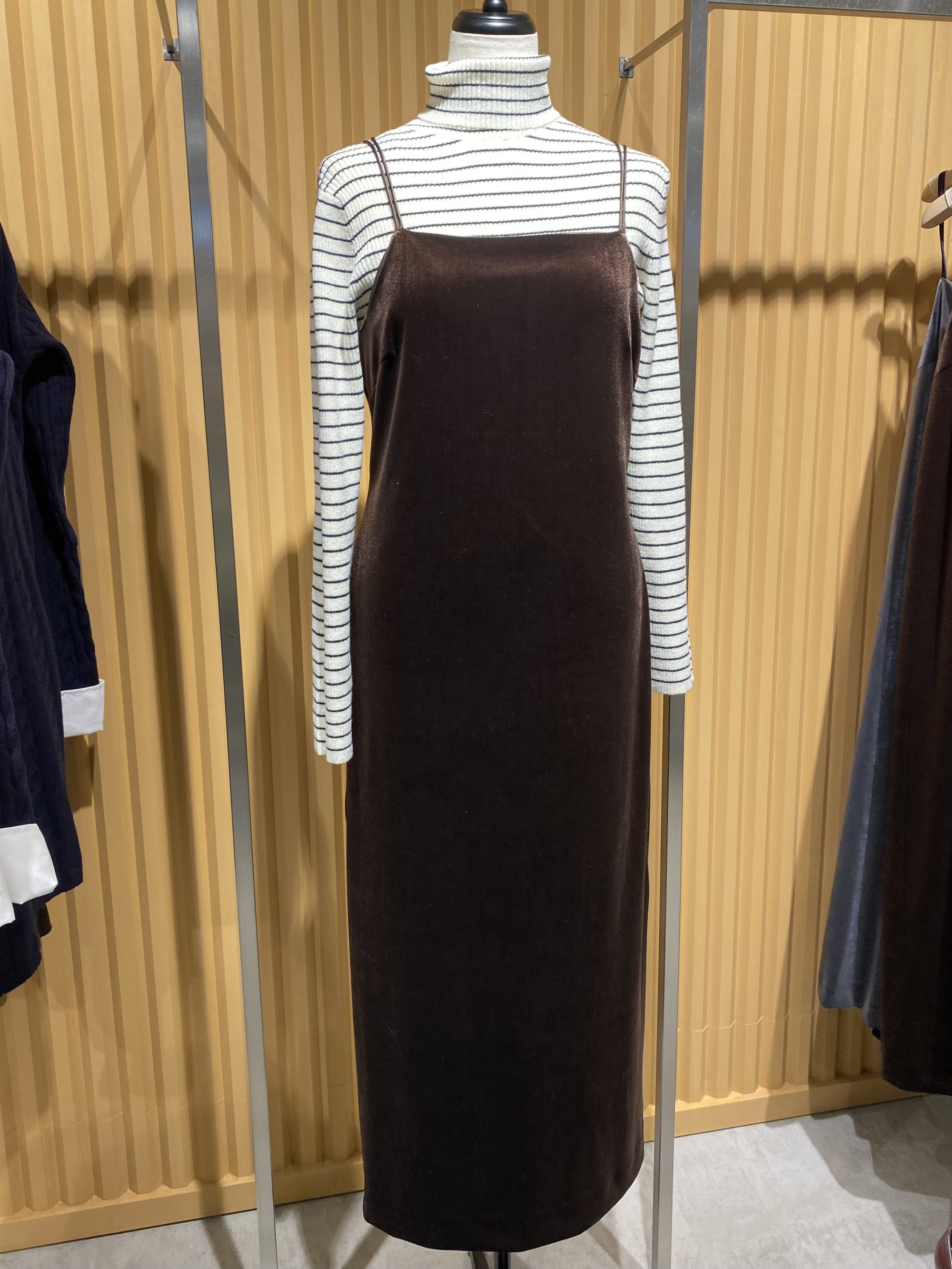 ベロアキャミワンピースのご紹介☆