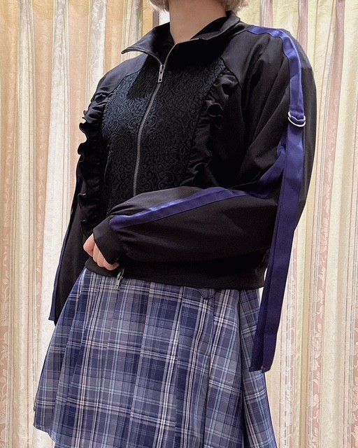 カジュアルコーデやプレッピーコーデに・・・着回し力抜群なトラックジャケット