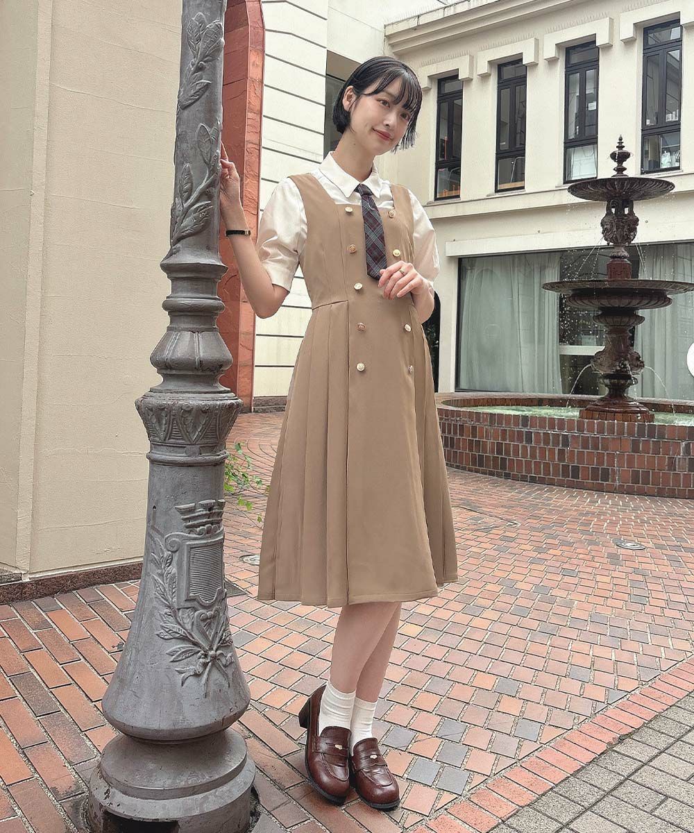 ゴールド釦使いがとびきりプレッピーなジャンスカ💐