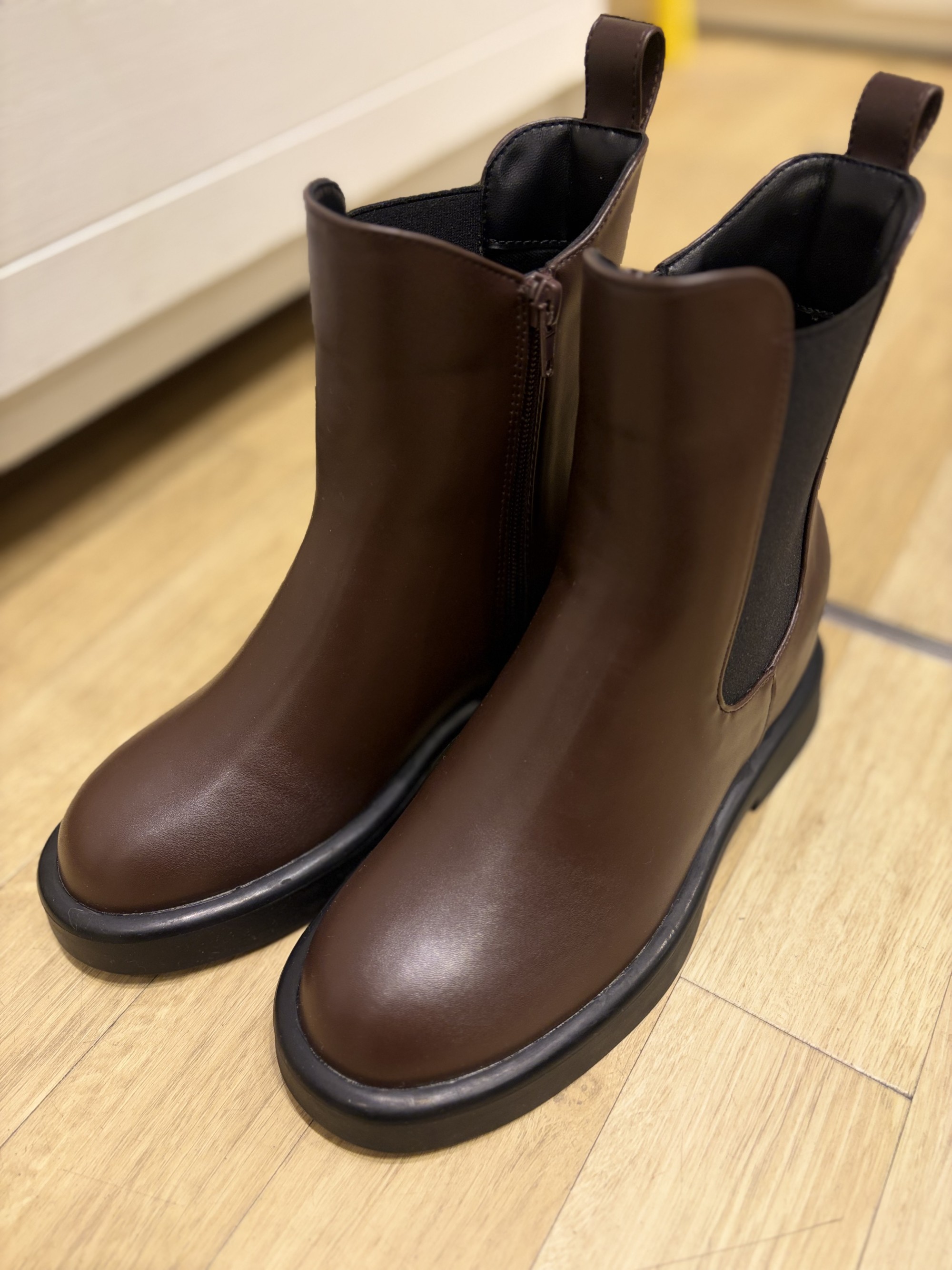 【秋冬定番のベーシックなブーツ】サイドゴアブーツ