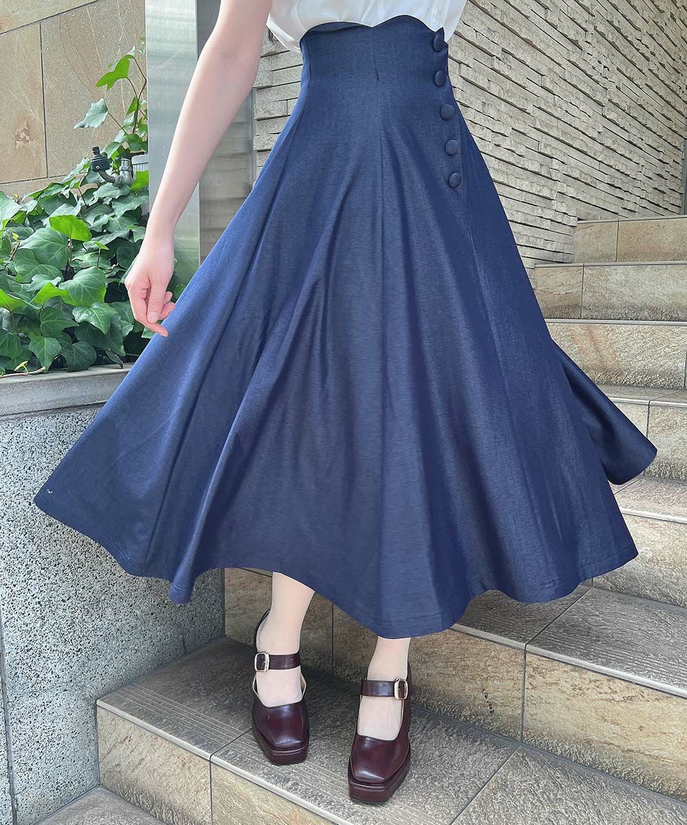 ウエストのスカラップデザインがクラシカルなフレアースカート🎀