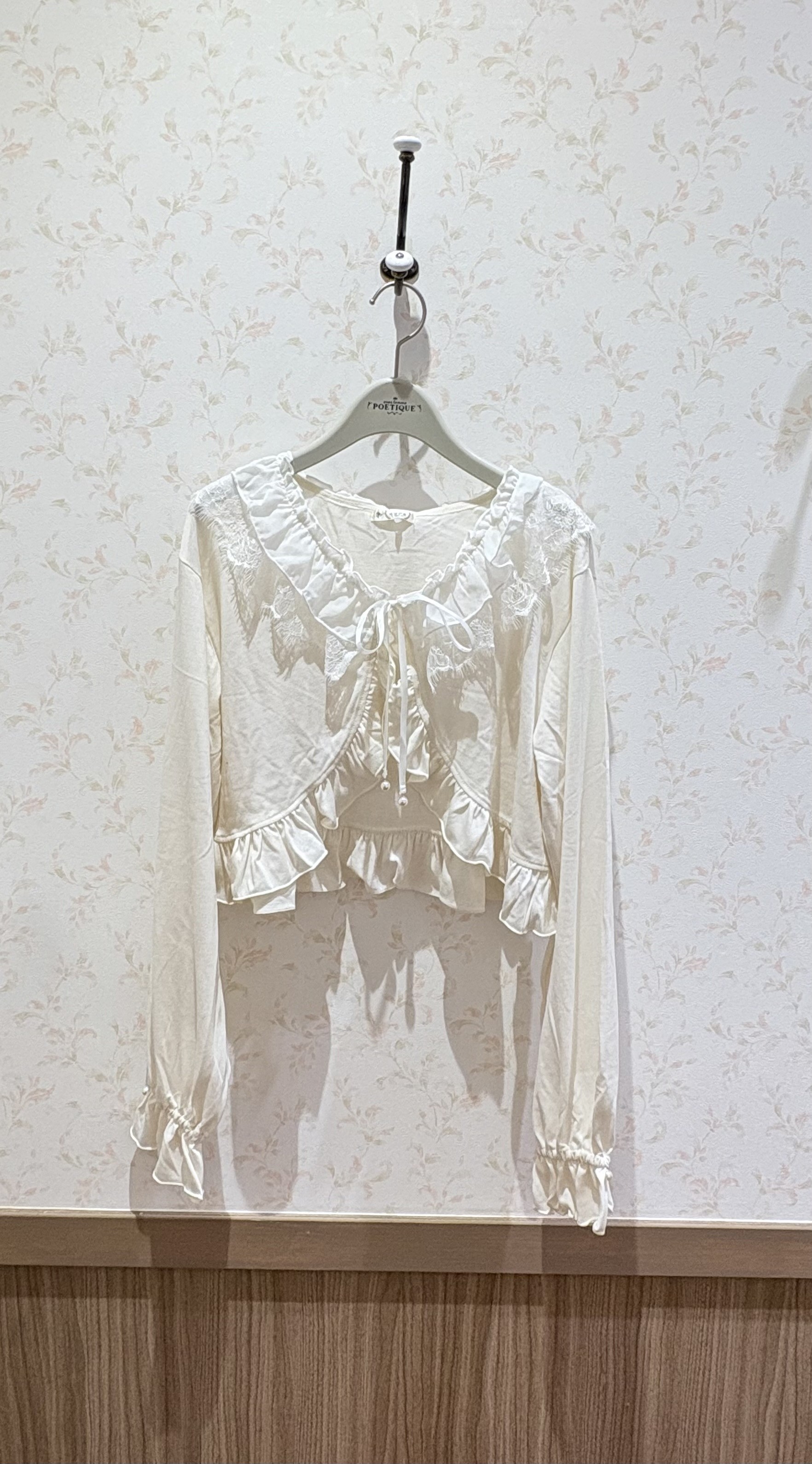 上品な雰囲気を纏う、UVカット機能付きのカットソーボレロ