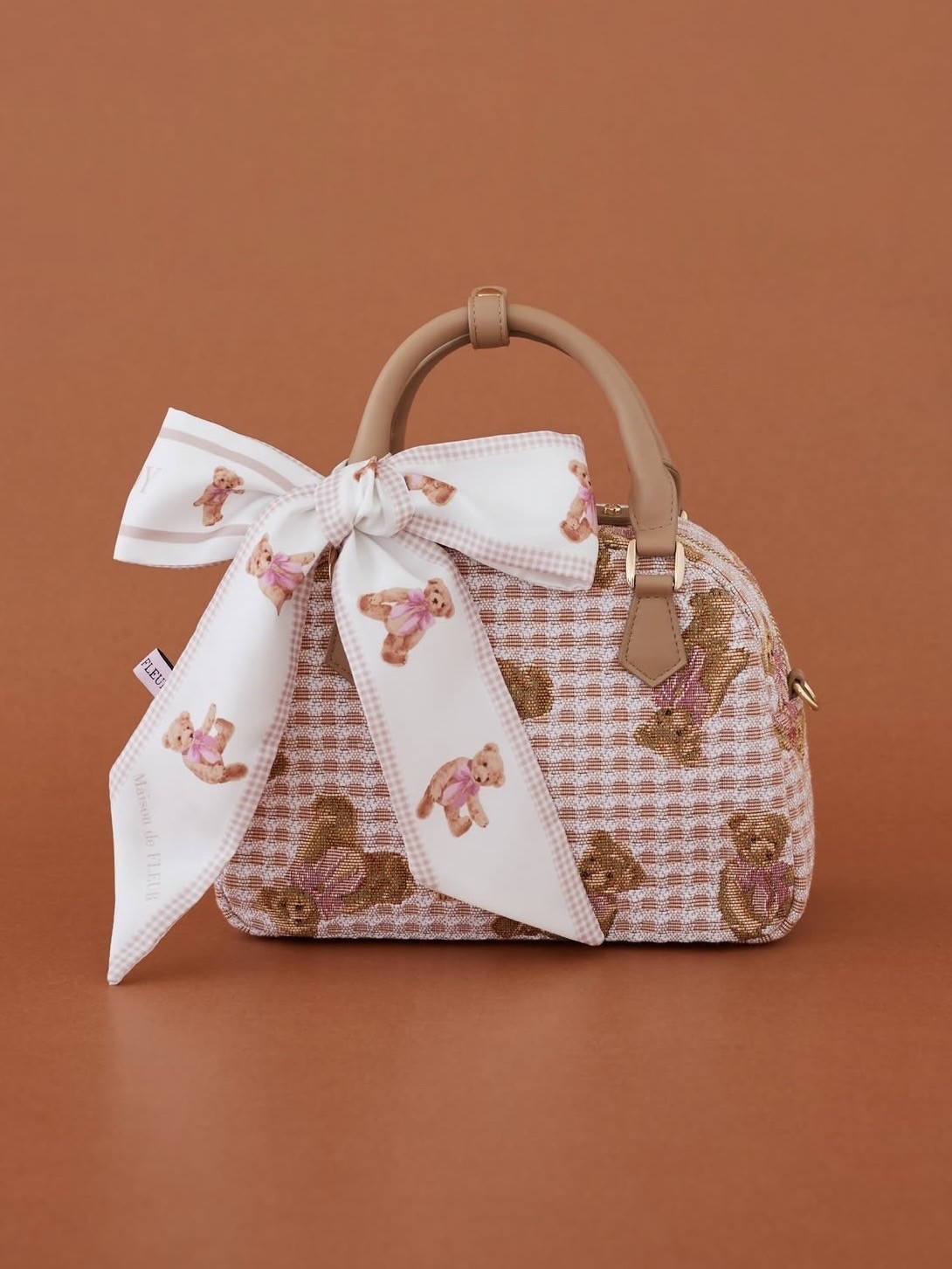 10/23〜【coming soon…】10月27日の「テディベアーズ・デイ」に合わせ、Maison de FLEURオリジナルのテディベア「フルールテディ」を繊細なゴブラン織りで表現したコレクションが登場🧸