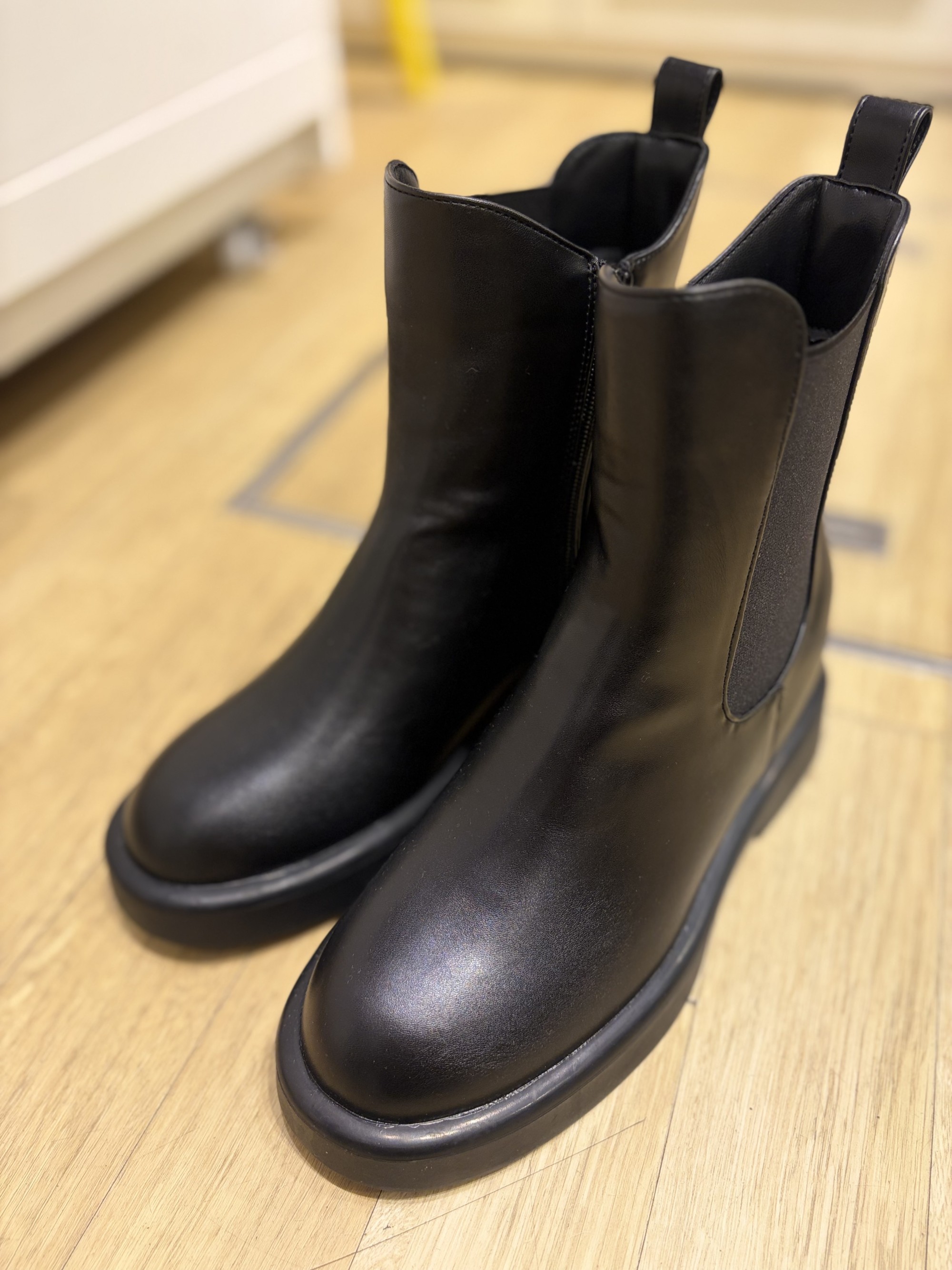 【秋冬定番のベーシックなブーツ】サイドゴアブーツ