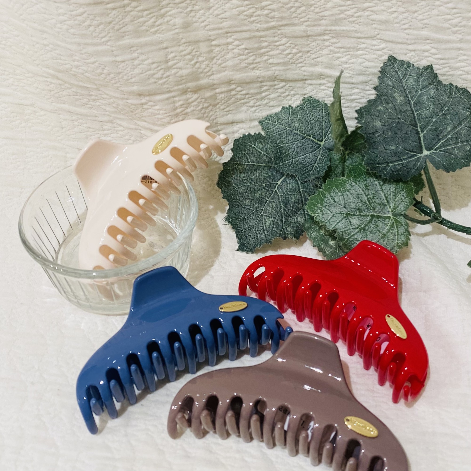 新作アイテム⭐️カラーアクリルバンスクリップ