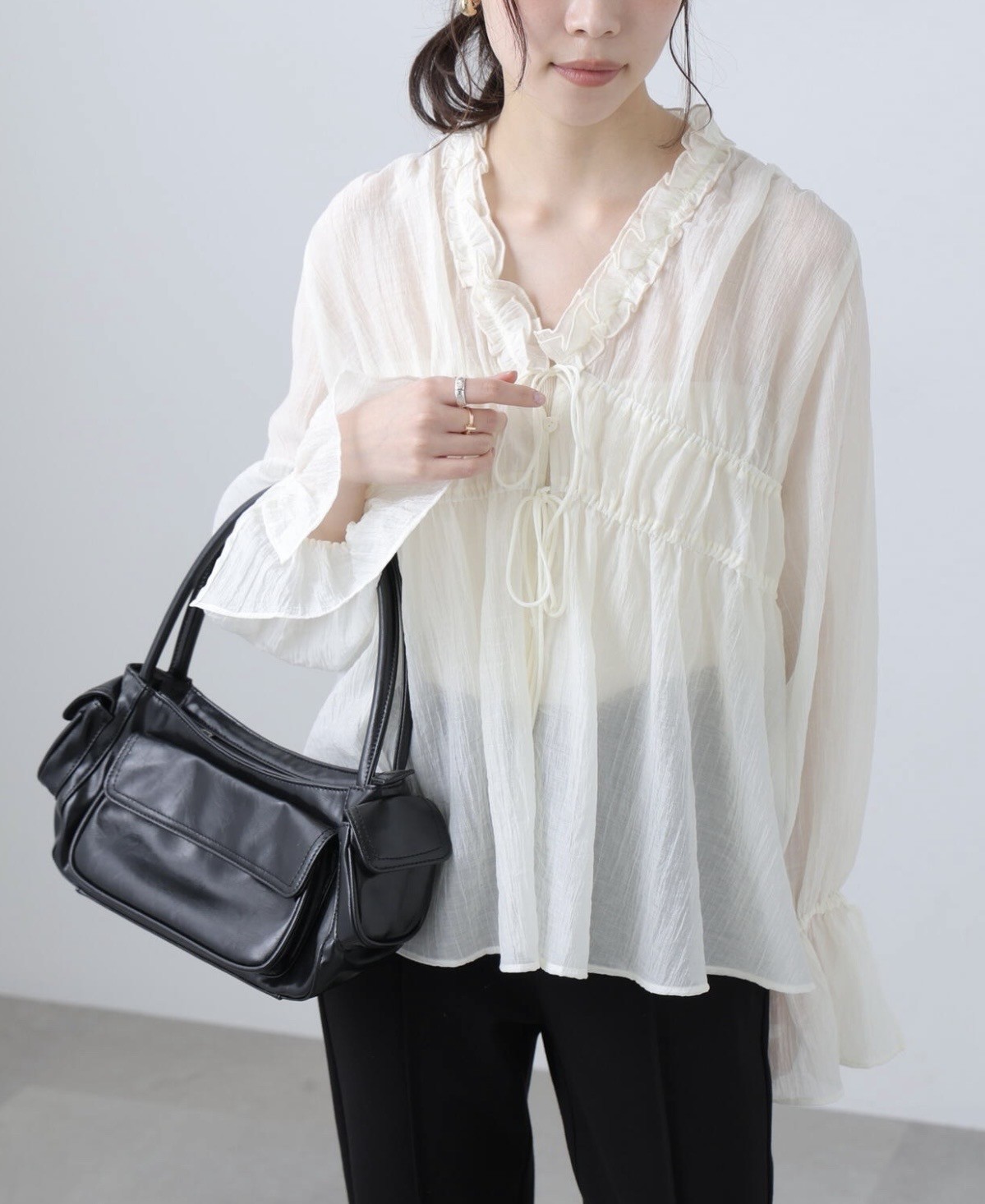 華やかシアーブラウス✨