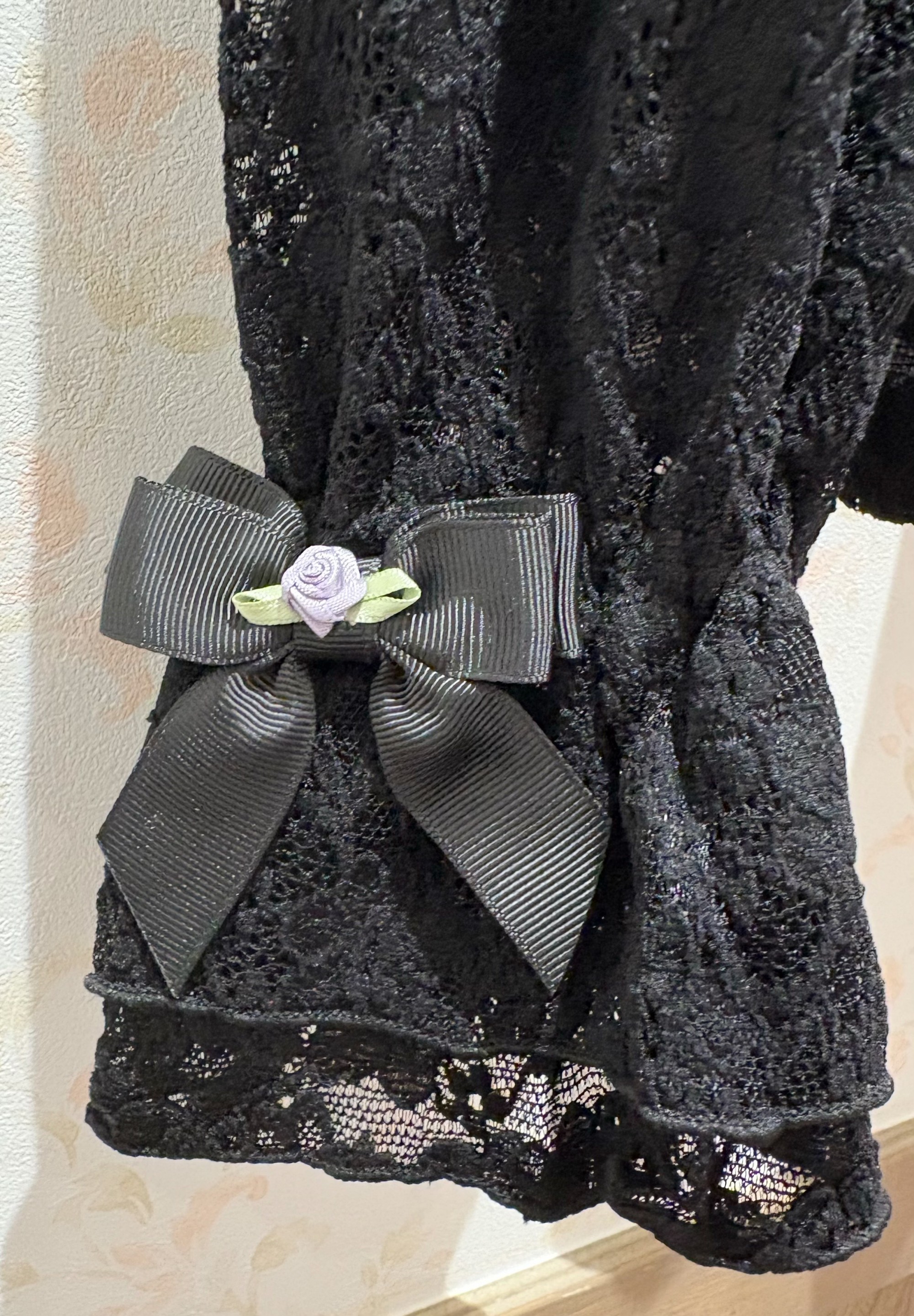 〘袖口のリボンがアクセント〙レースプルオーバー